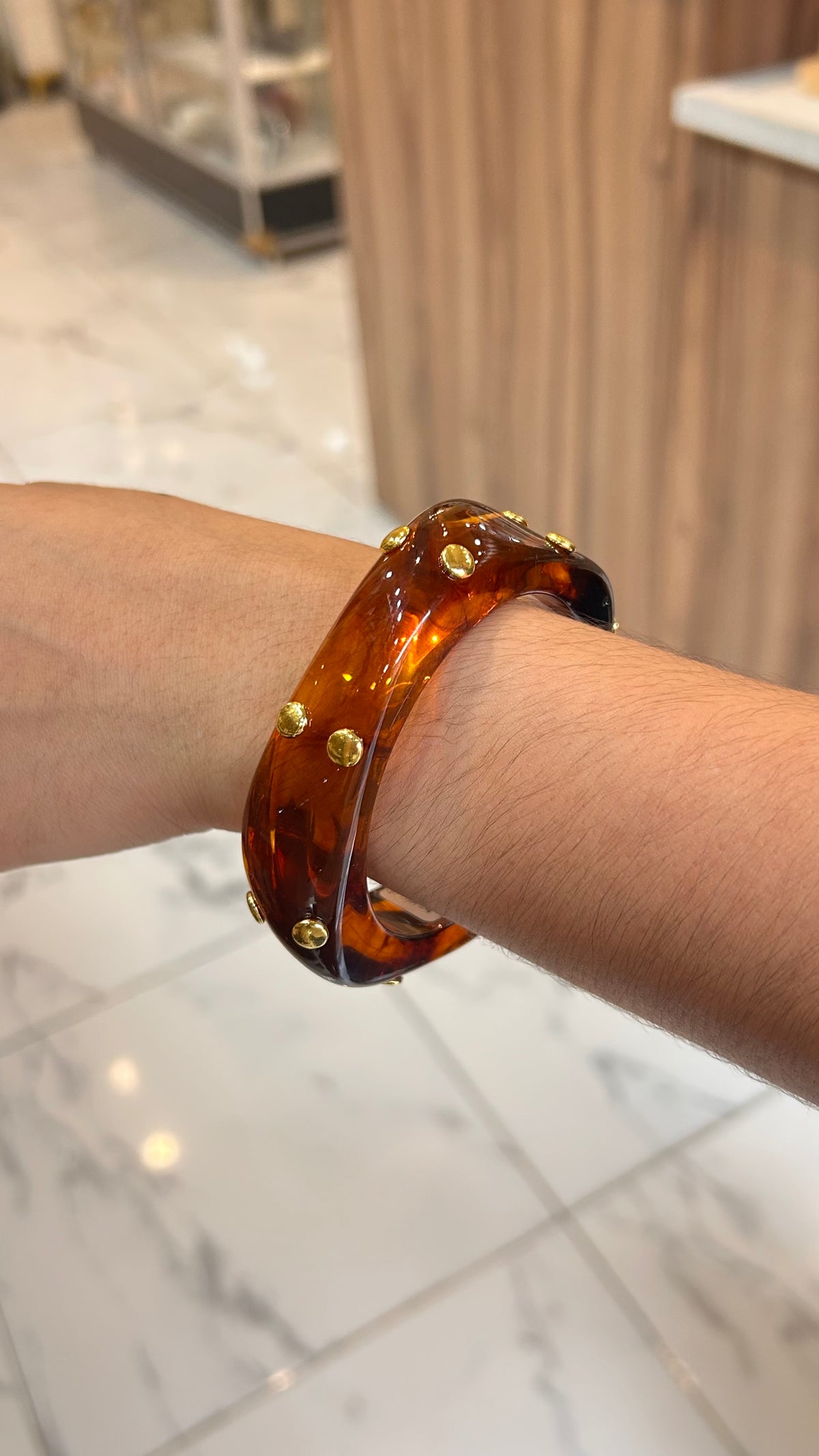 pulsera acrílica puntos dorado