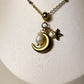 Collar luna charm dorada