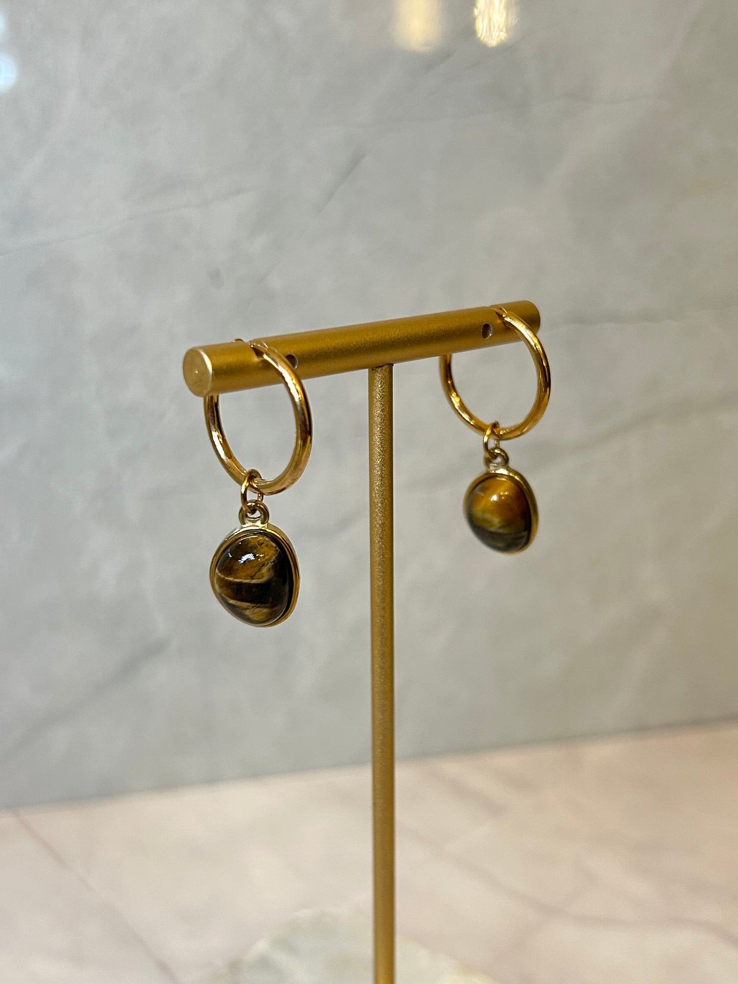 Aretes piedra marrón