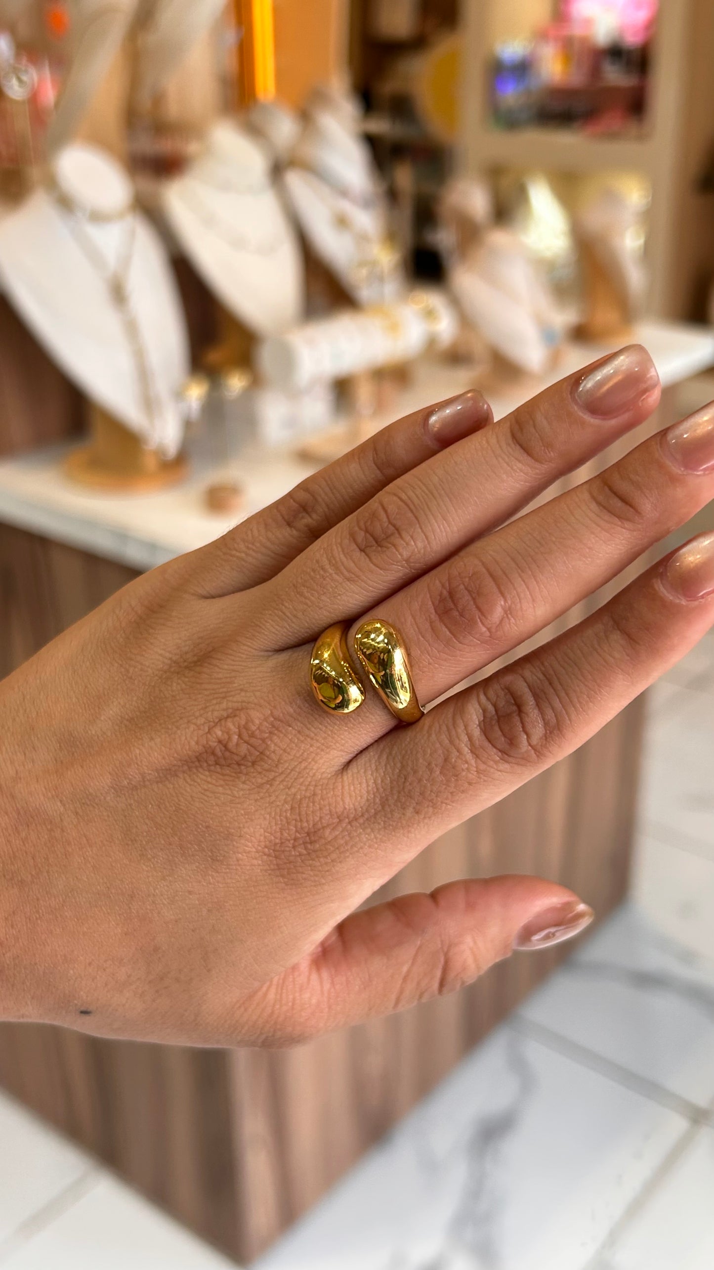 Anillo gota doble clásico dorado