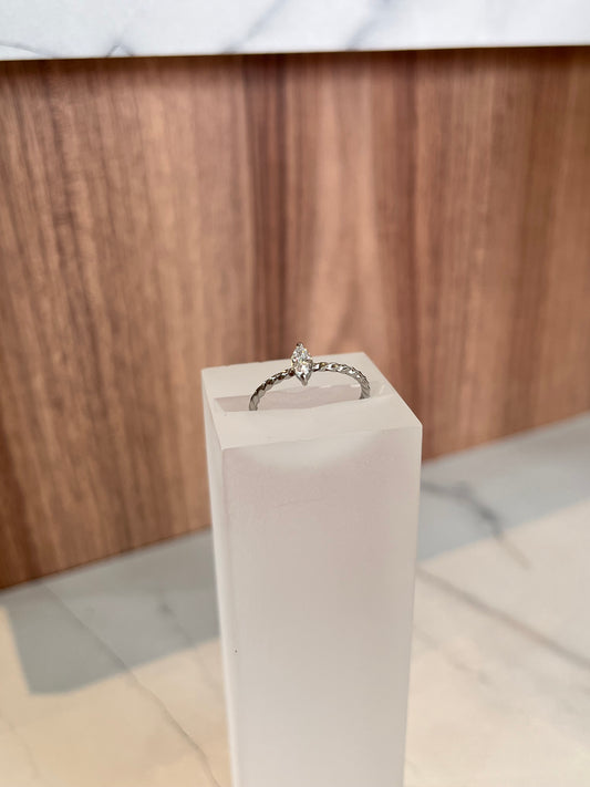 anillo entorchado piedra ovalada plata