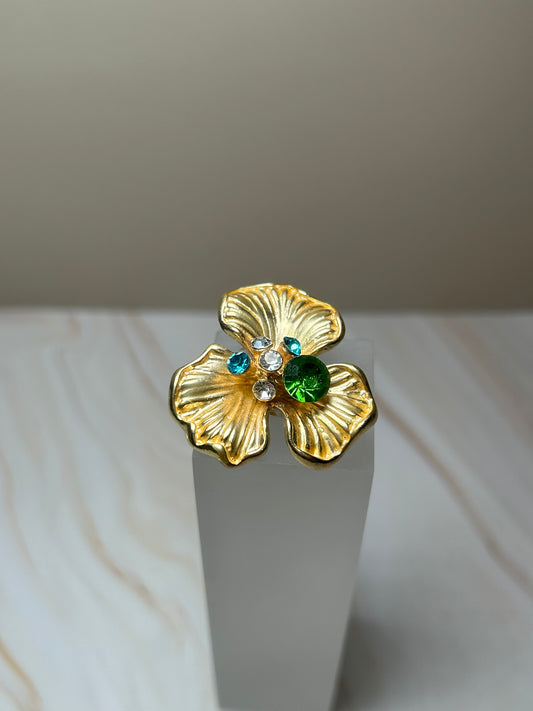Anillo flor piedras