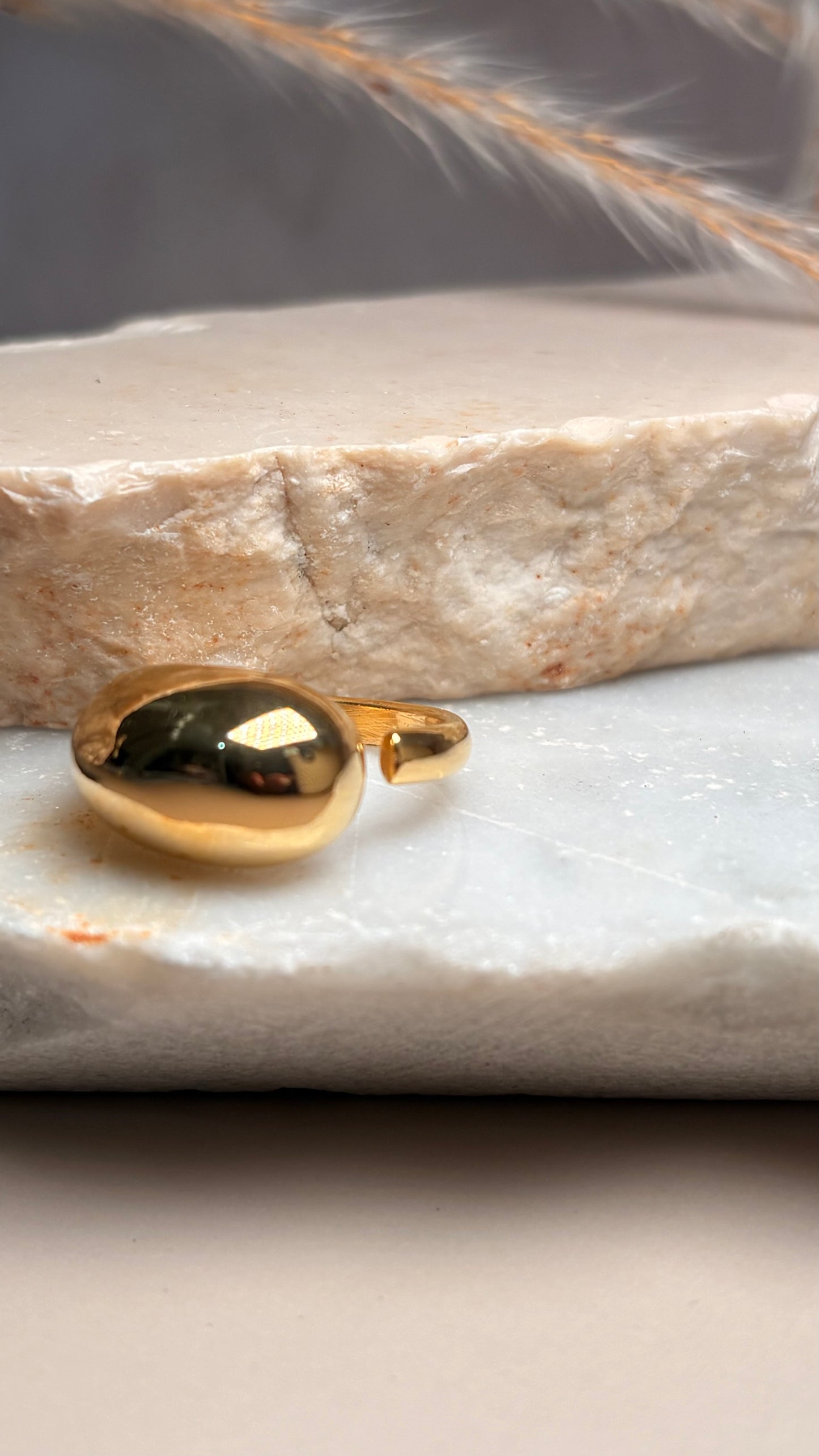 Anillo gota clásico dorado