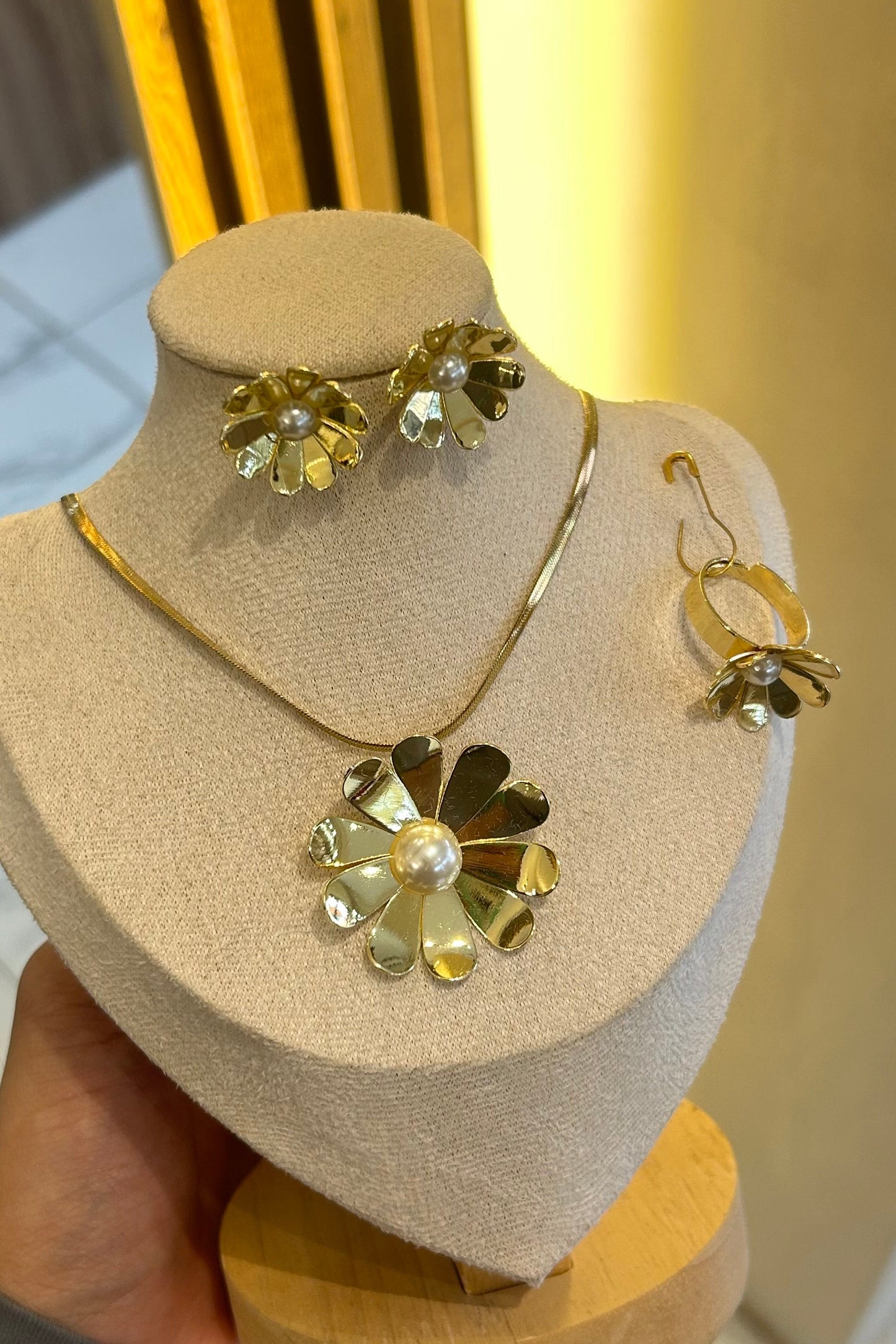 Collar & Aretes + Anillo Flor Perla