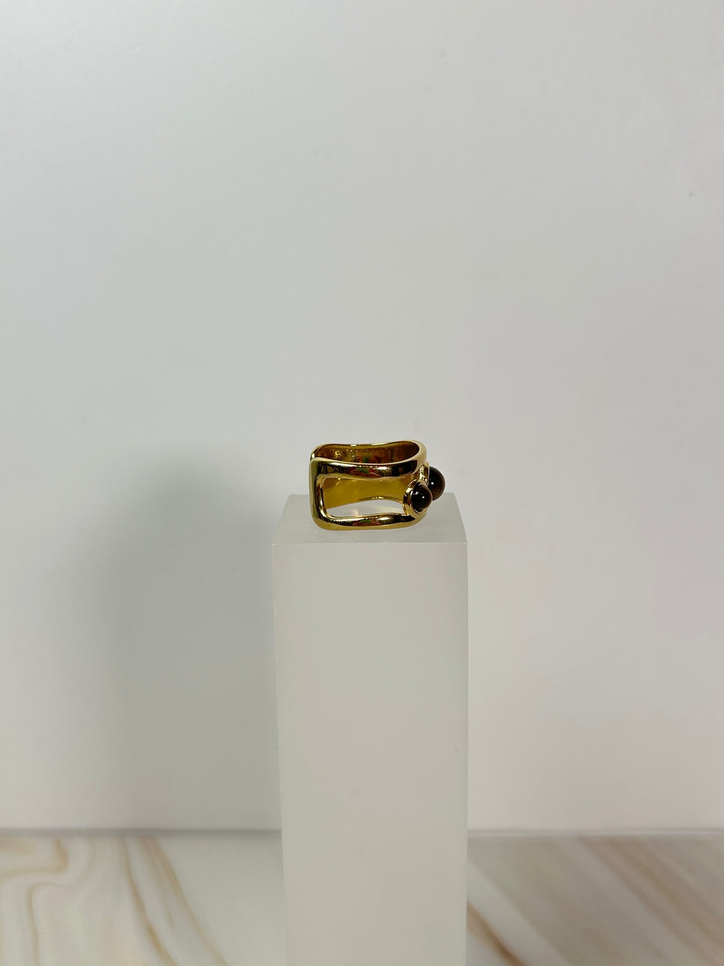 Anillo piedras café