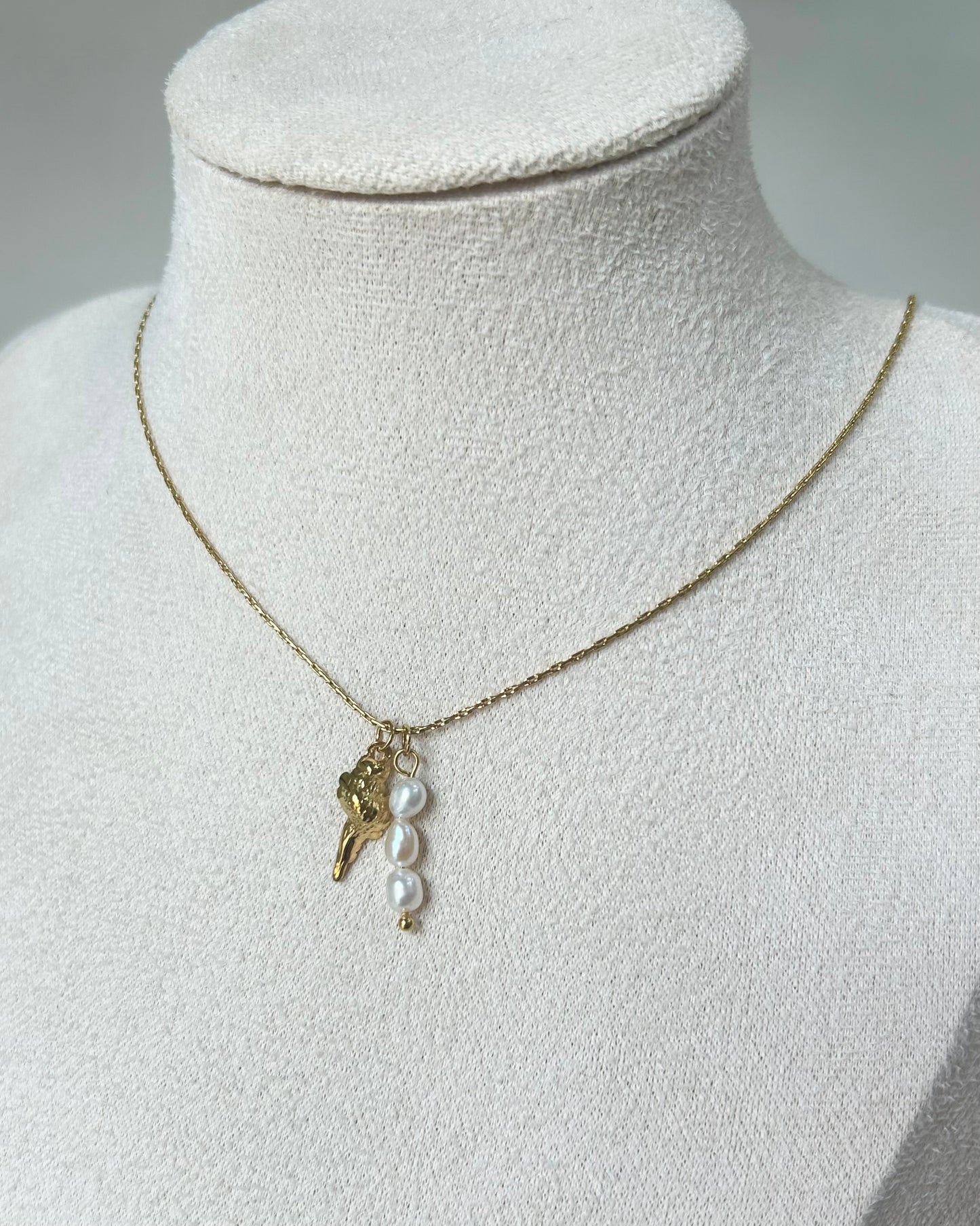 Collar caracol y perlas mini