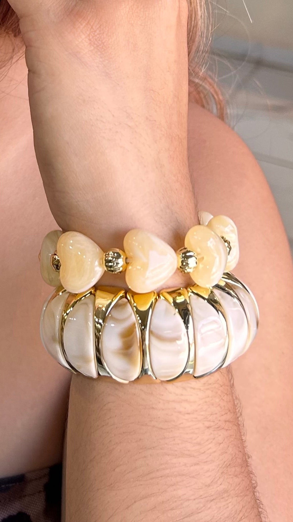 pulsera concha beige