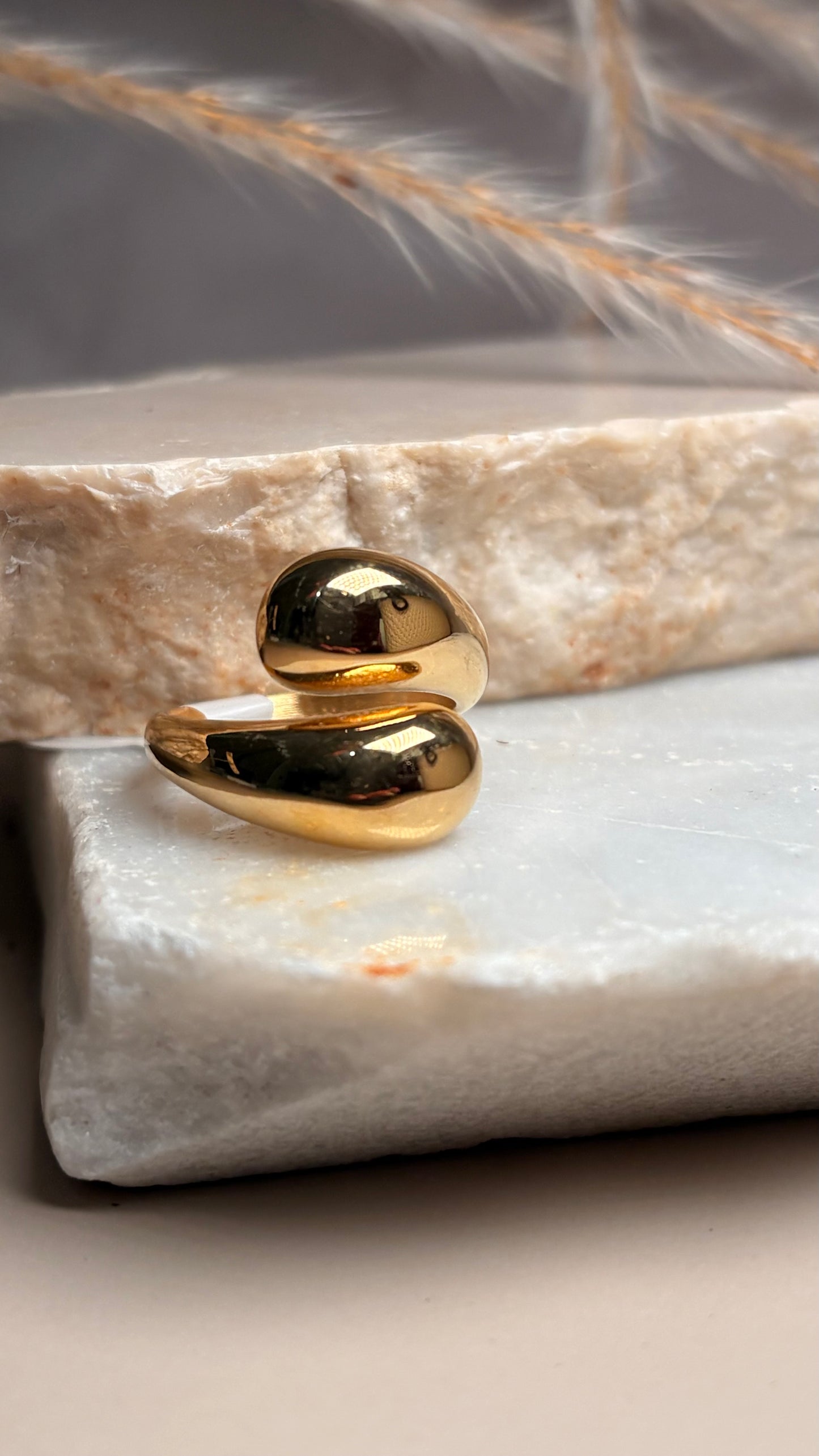 Anillo gota doble clásico dorado