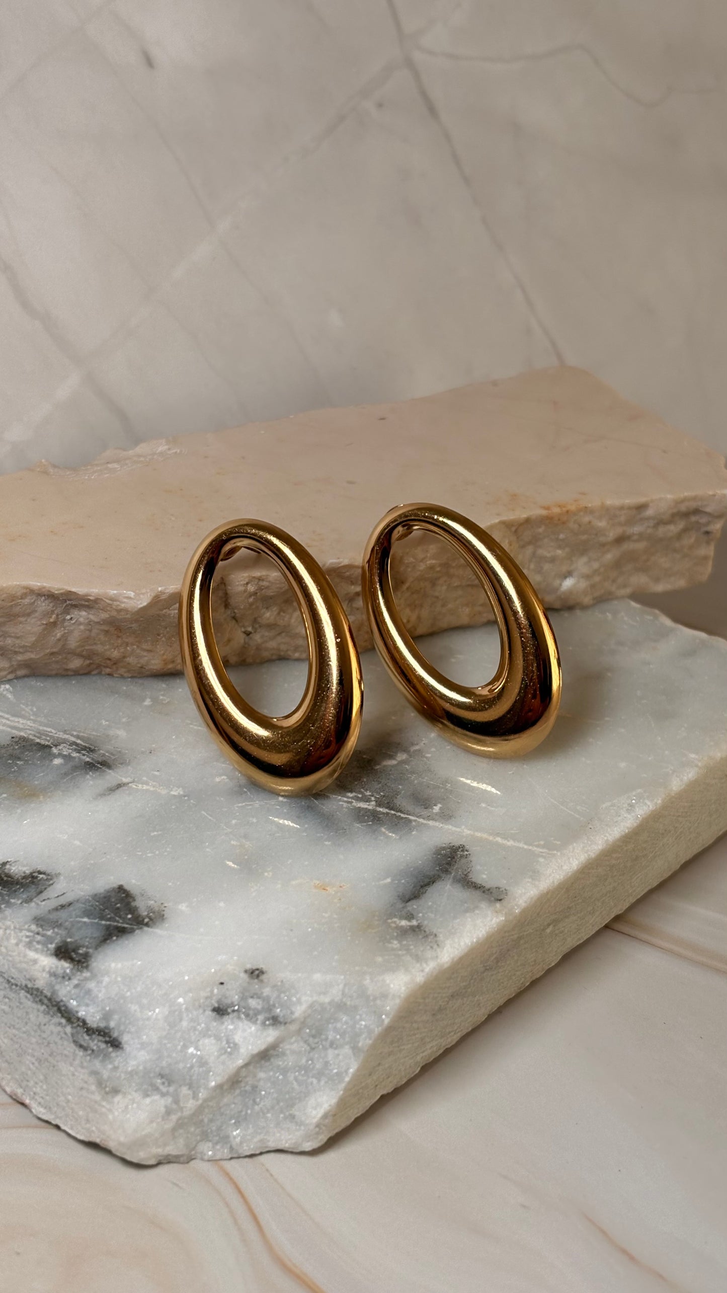 Aretes óvalo dorado
