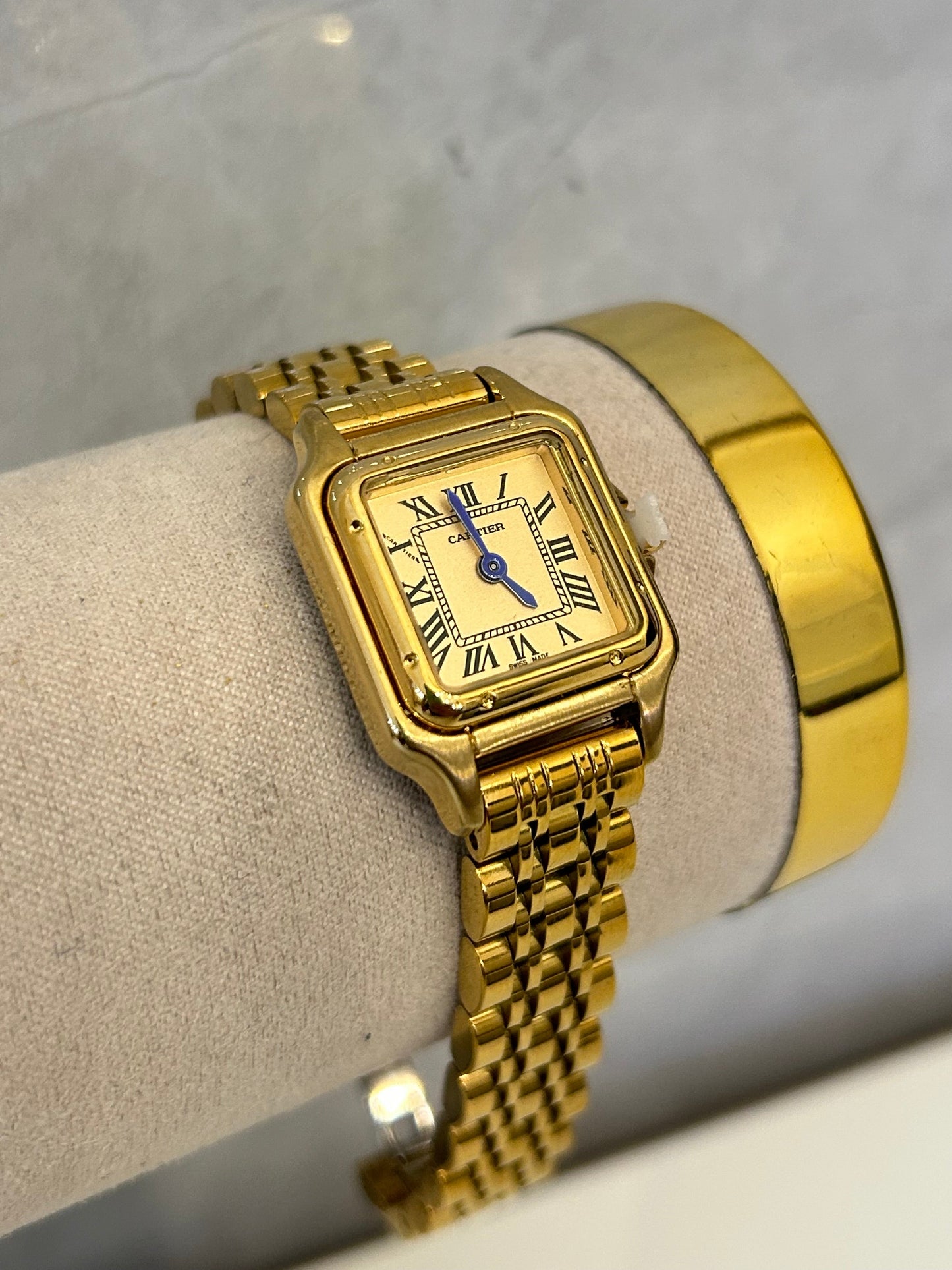 Reloj Cárter dorado (fondo dorado)