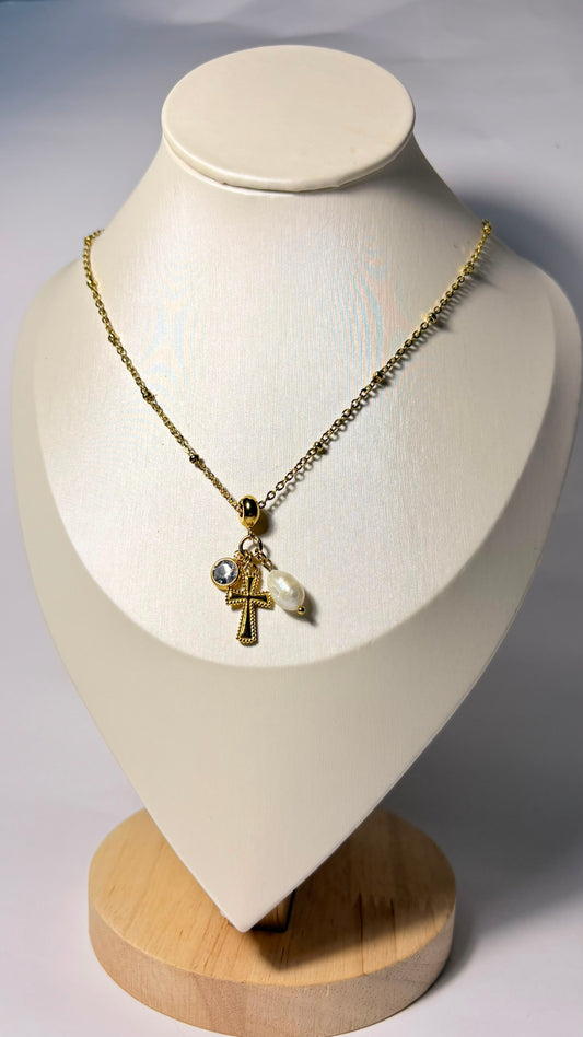 Collar cruz con charm