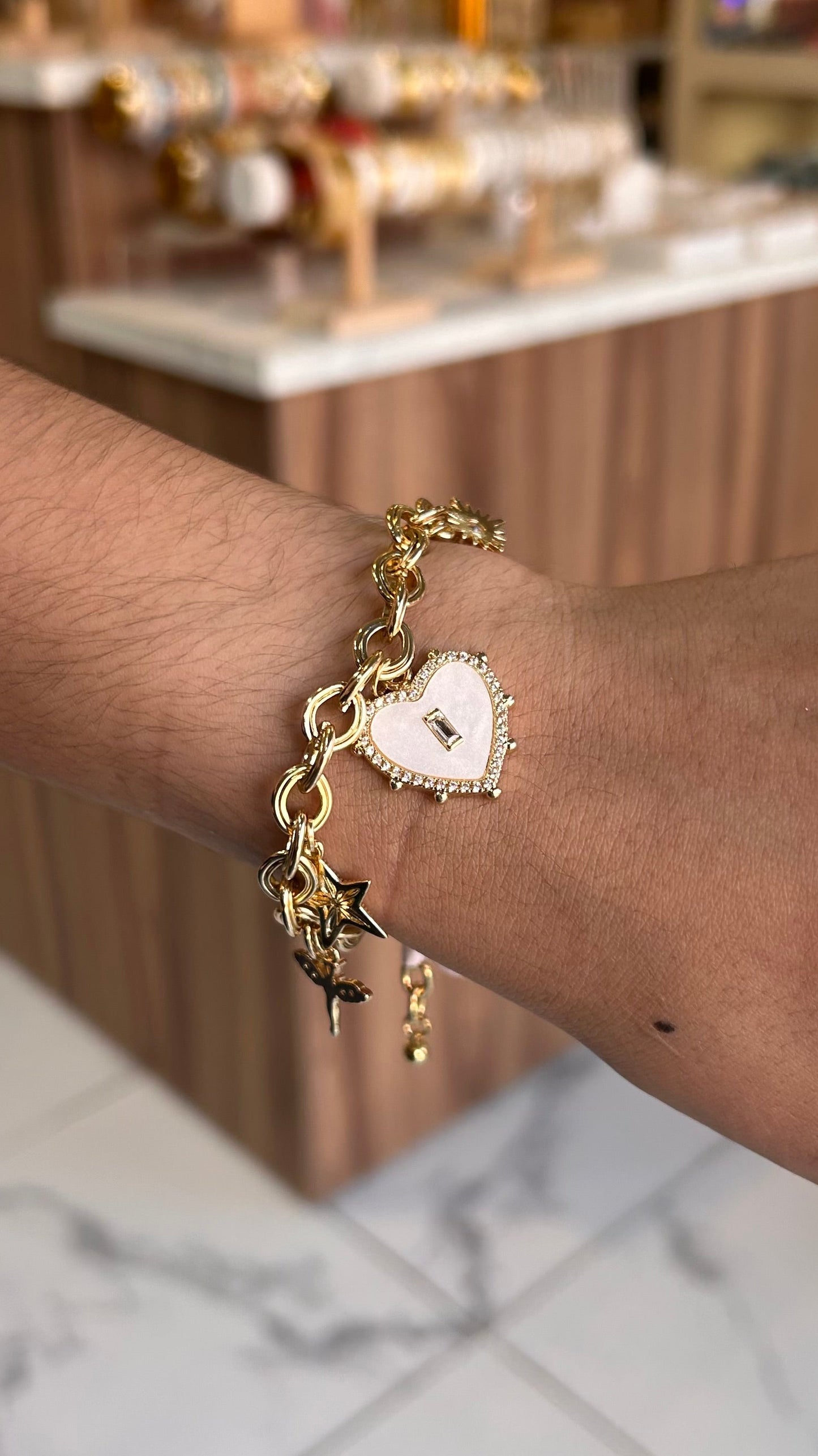 pulsera charm de corazon dorada