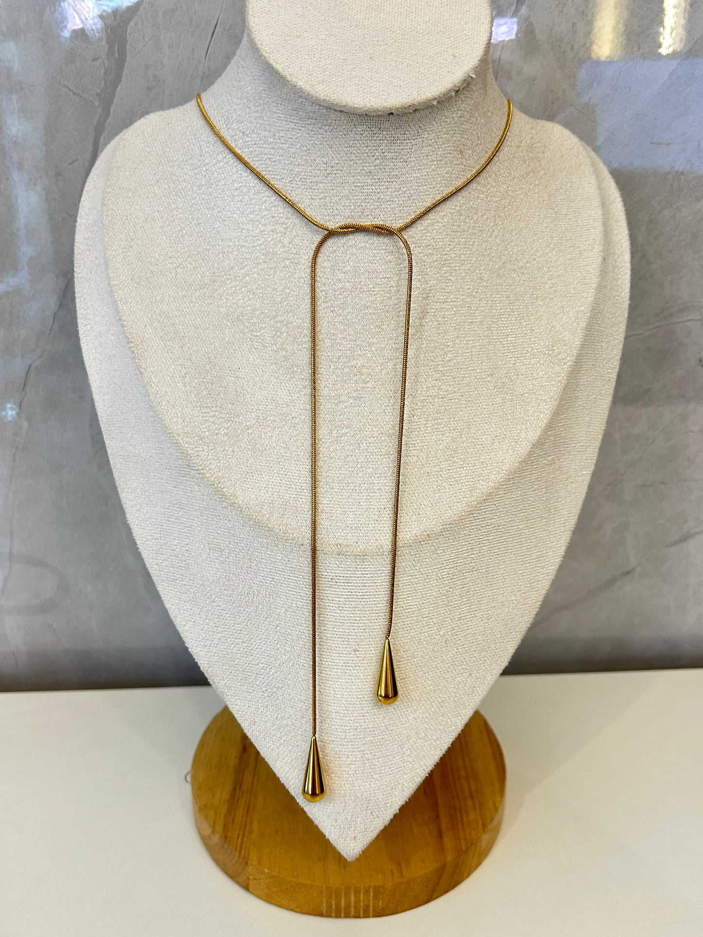 Collar Corbatero basico dorado