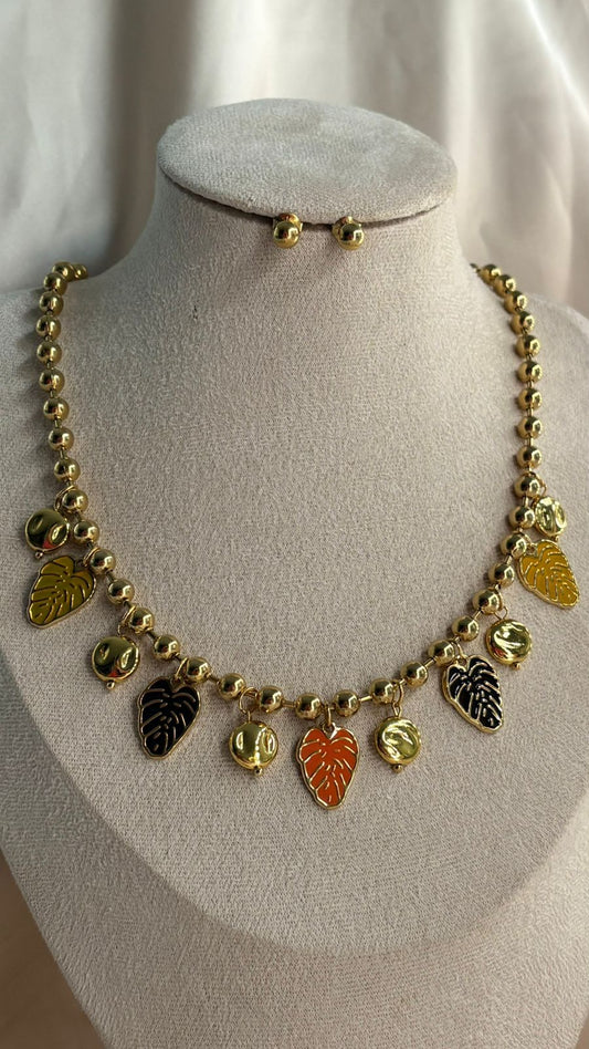 Collar & Aretes con charms tonos cafes de hojas