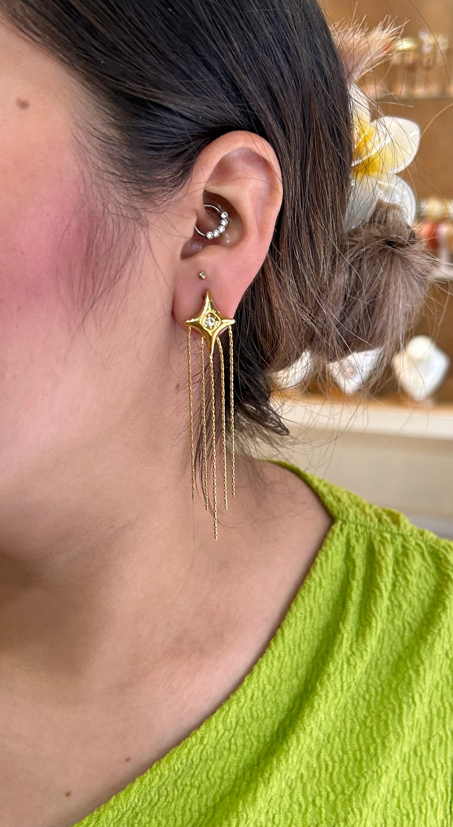 aretes destello colgante dorado