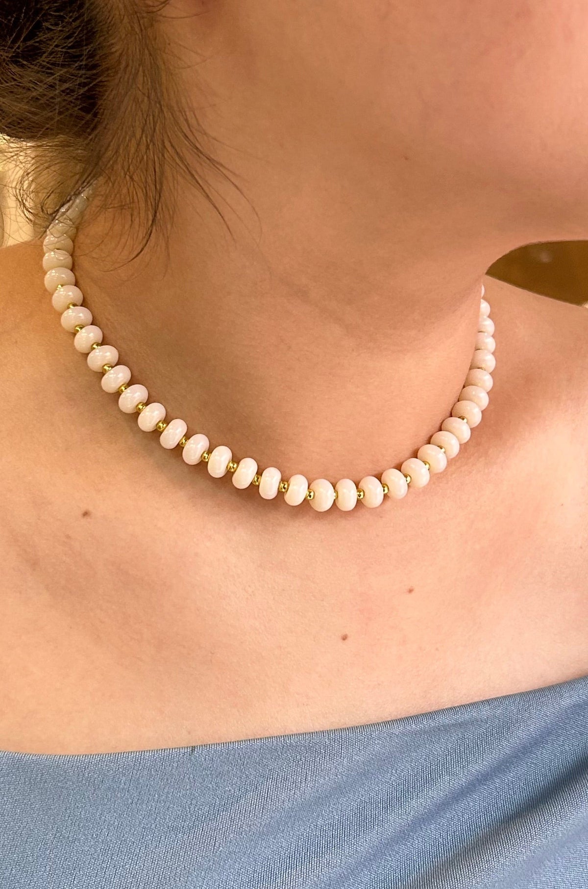 Collar blanco piedras