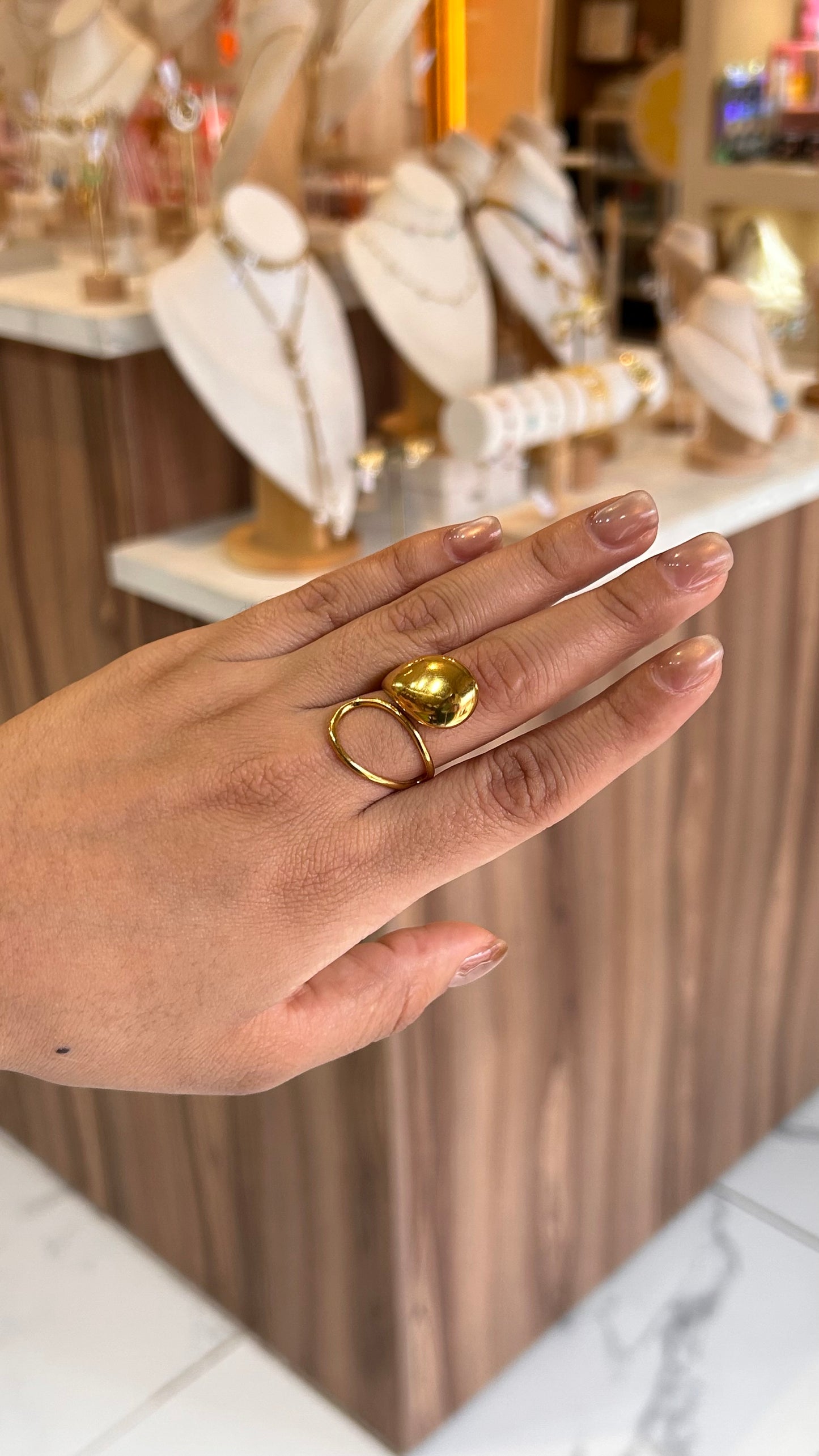 Anillo gota clásica dorado