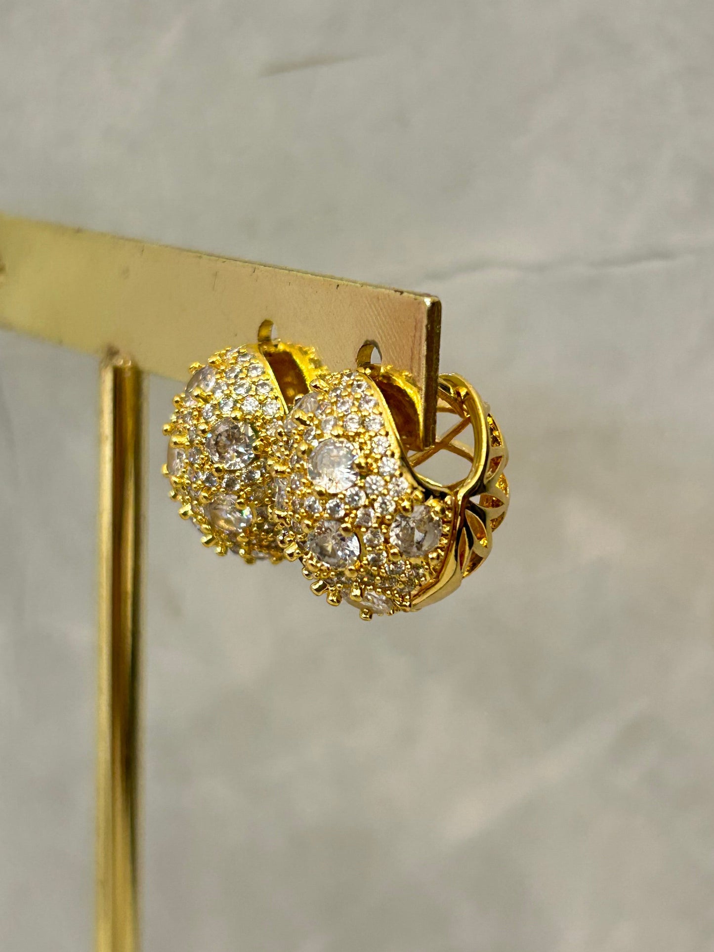 Aretes brilloso dorado
