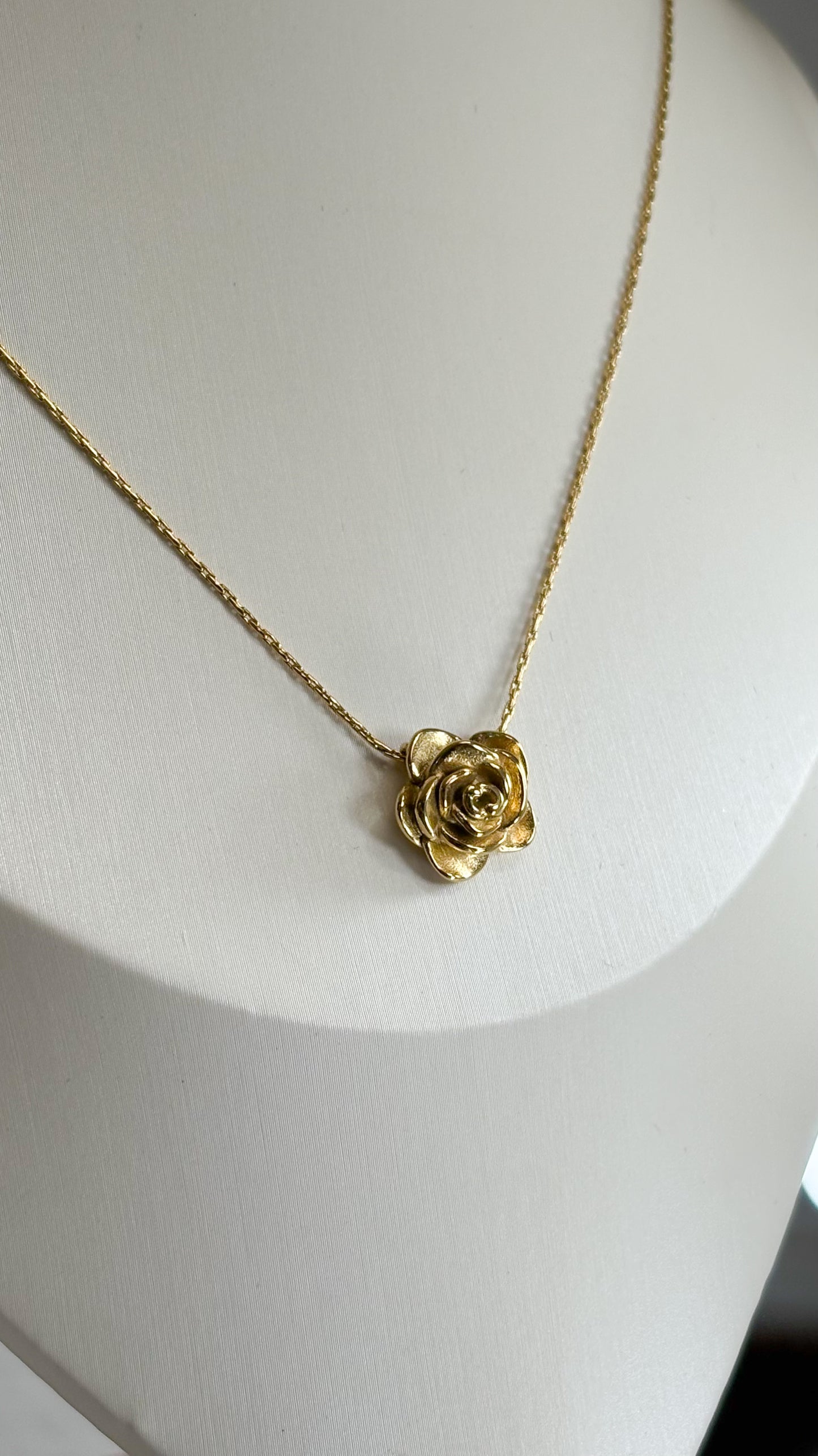 Collar rosa dorado