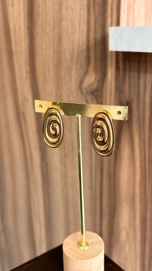 Aretes ovalo remolino