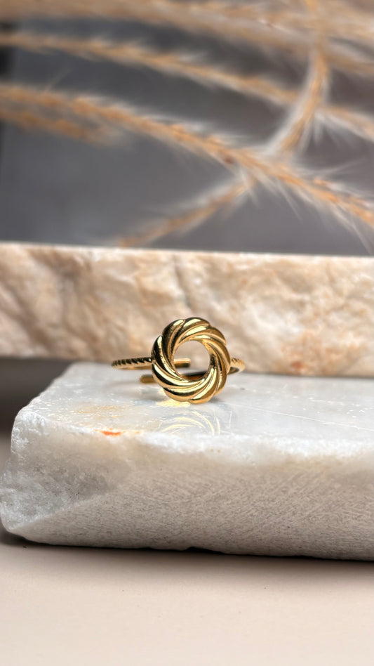 Anillo remolino dorado