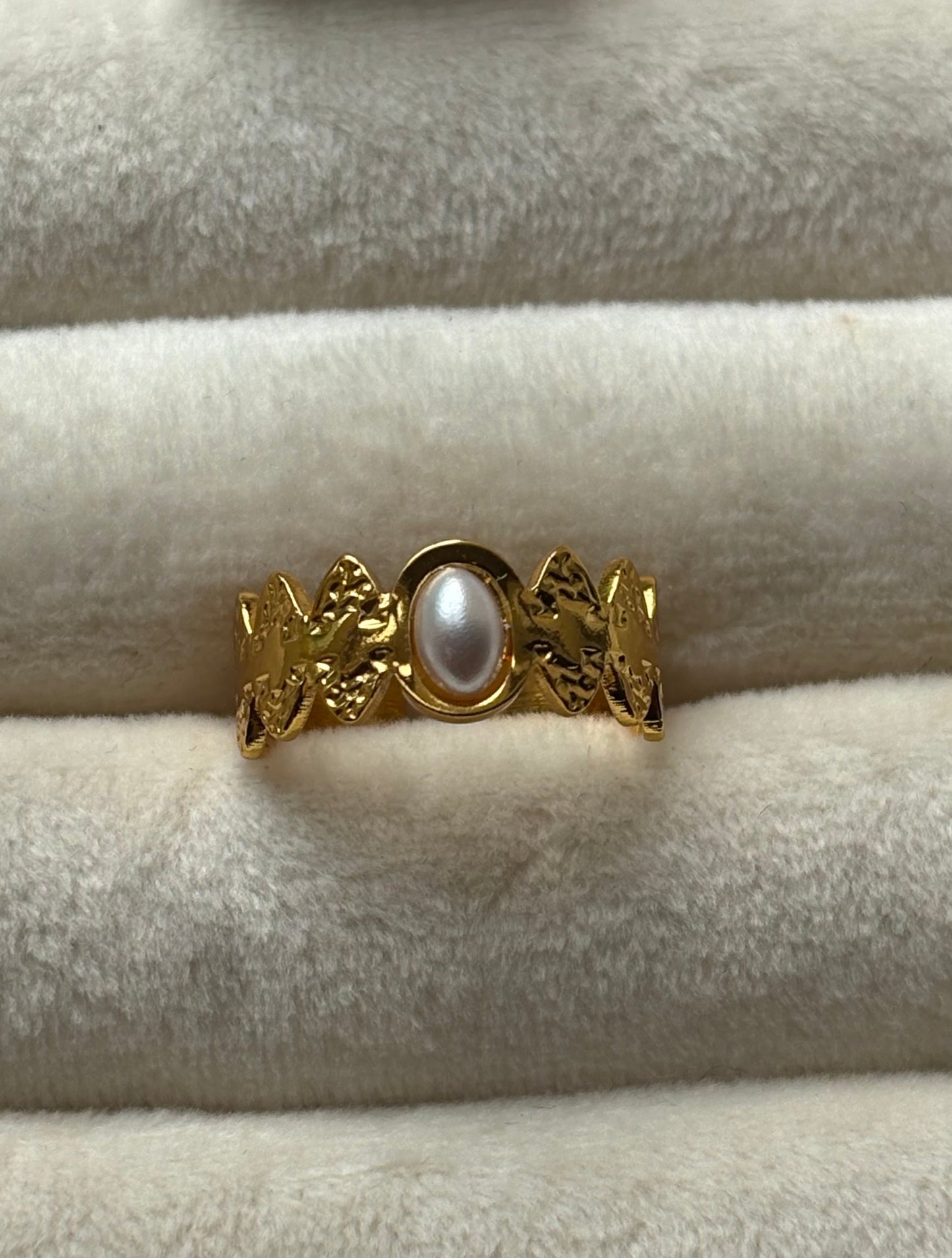 Anillo dorado perla