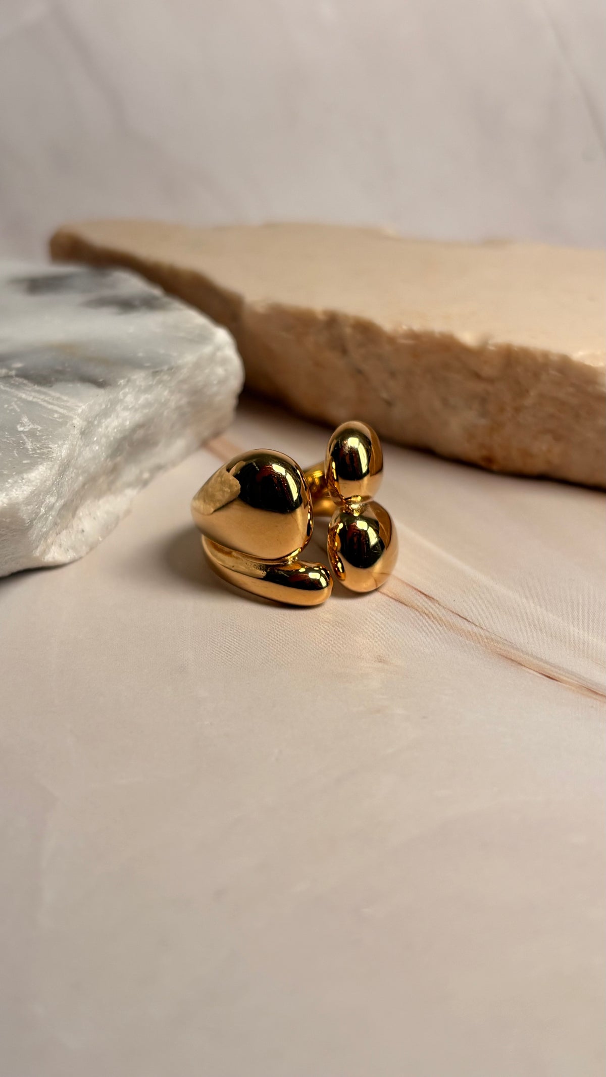 Anillo dorado cuádruple