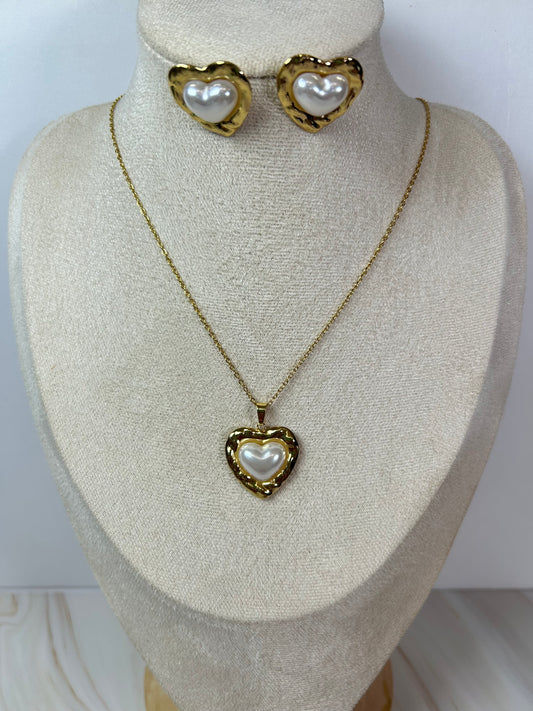 Collar & Aretes corazón dorado perla