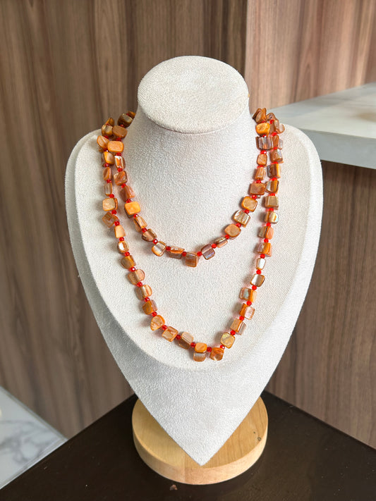 Collar corbatero de piedras hermosas color tonos naranja