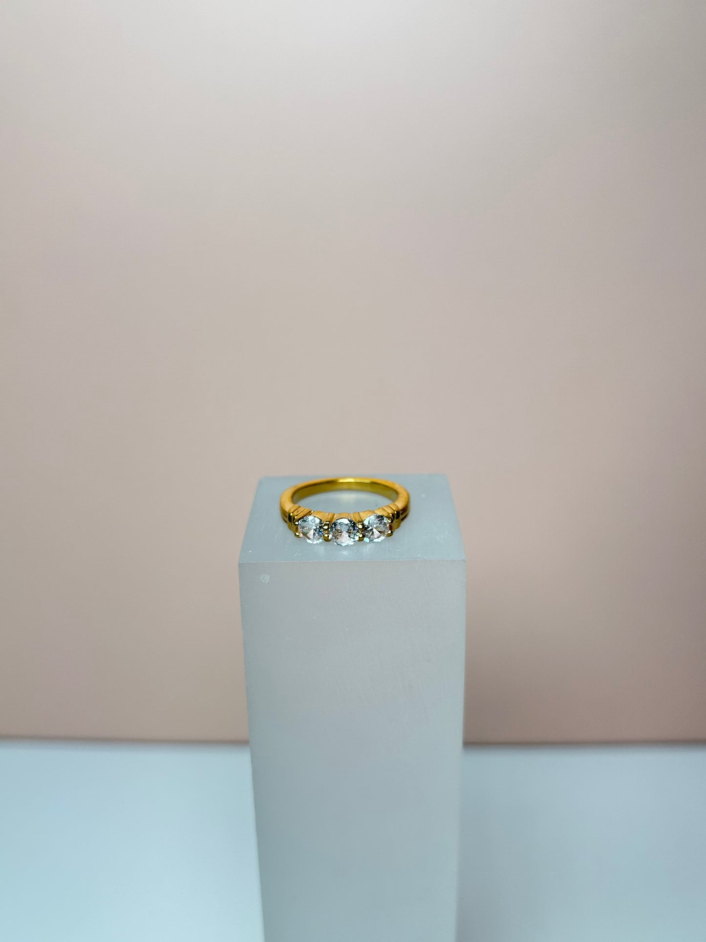 Anillo cristales triple