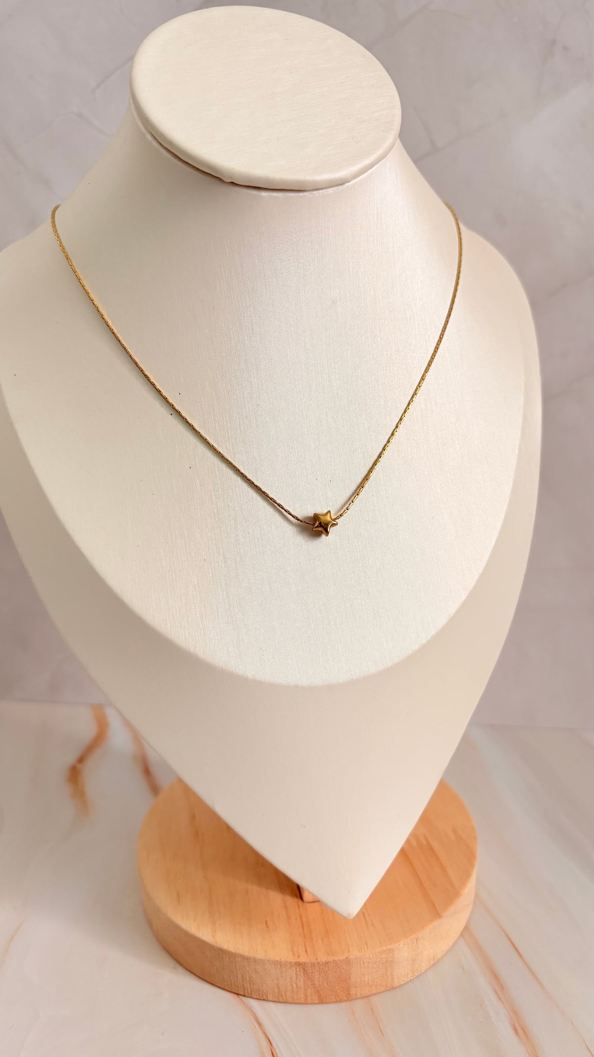 Collar mini estrella dorado
