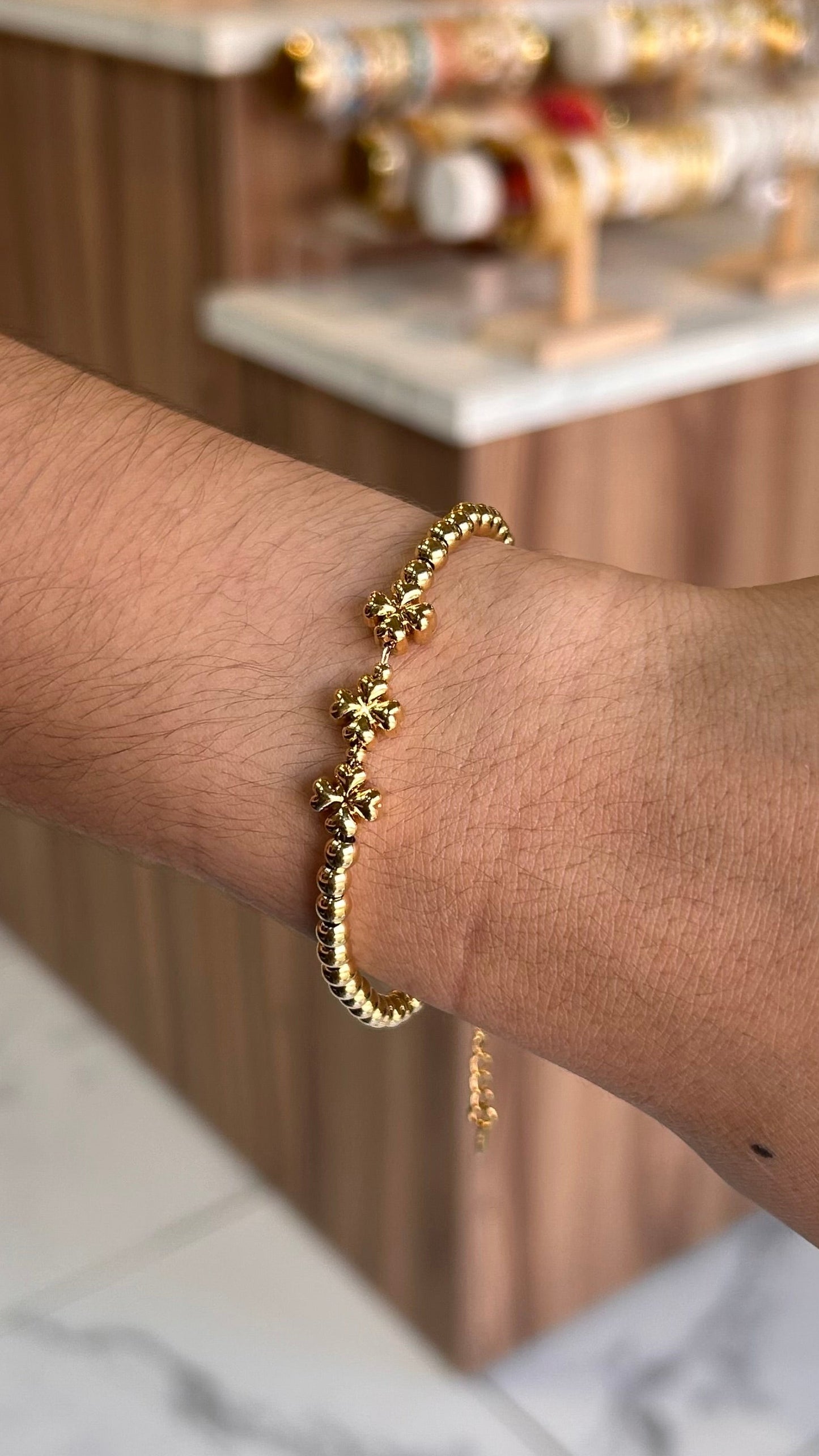pulsera balines trebol dorado