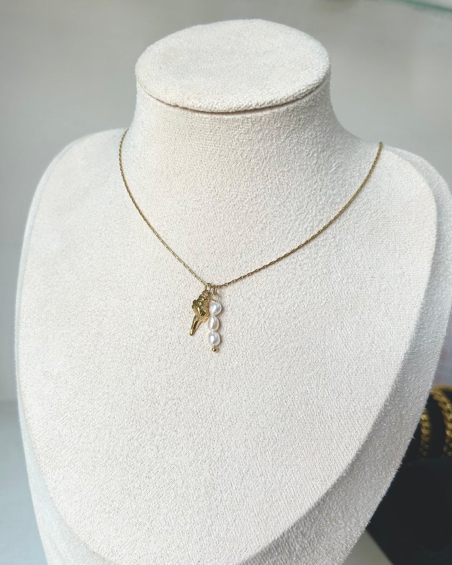 Collar caracol y perlas mini
