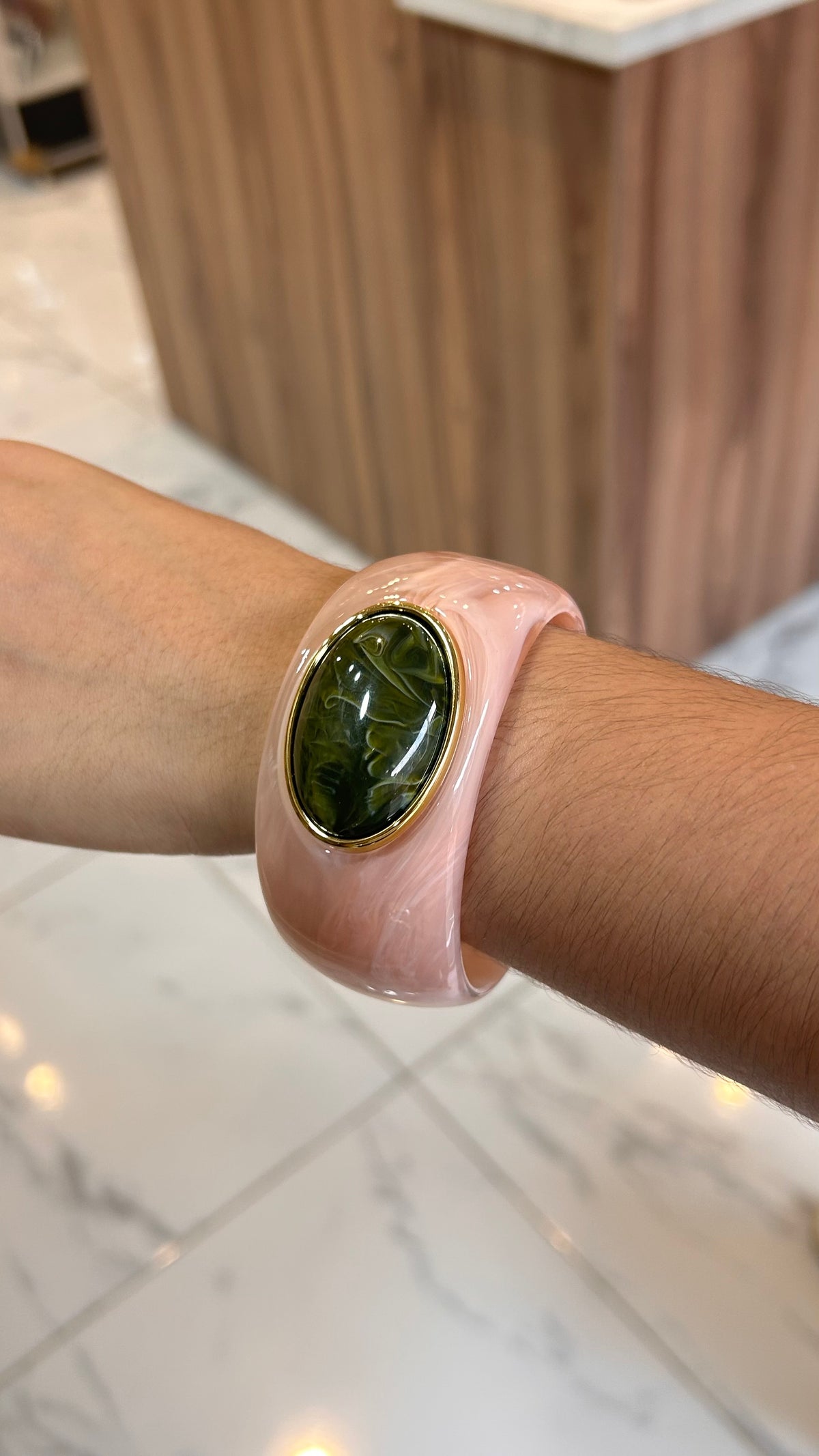 pulsera acrílico rosa piedra verde