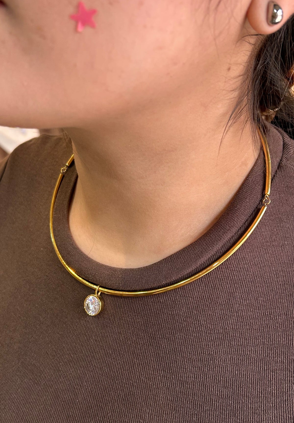 Collar regido dorado piedra circular