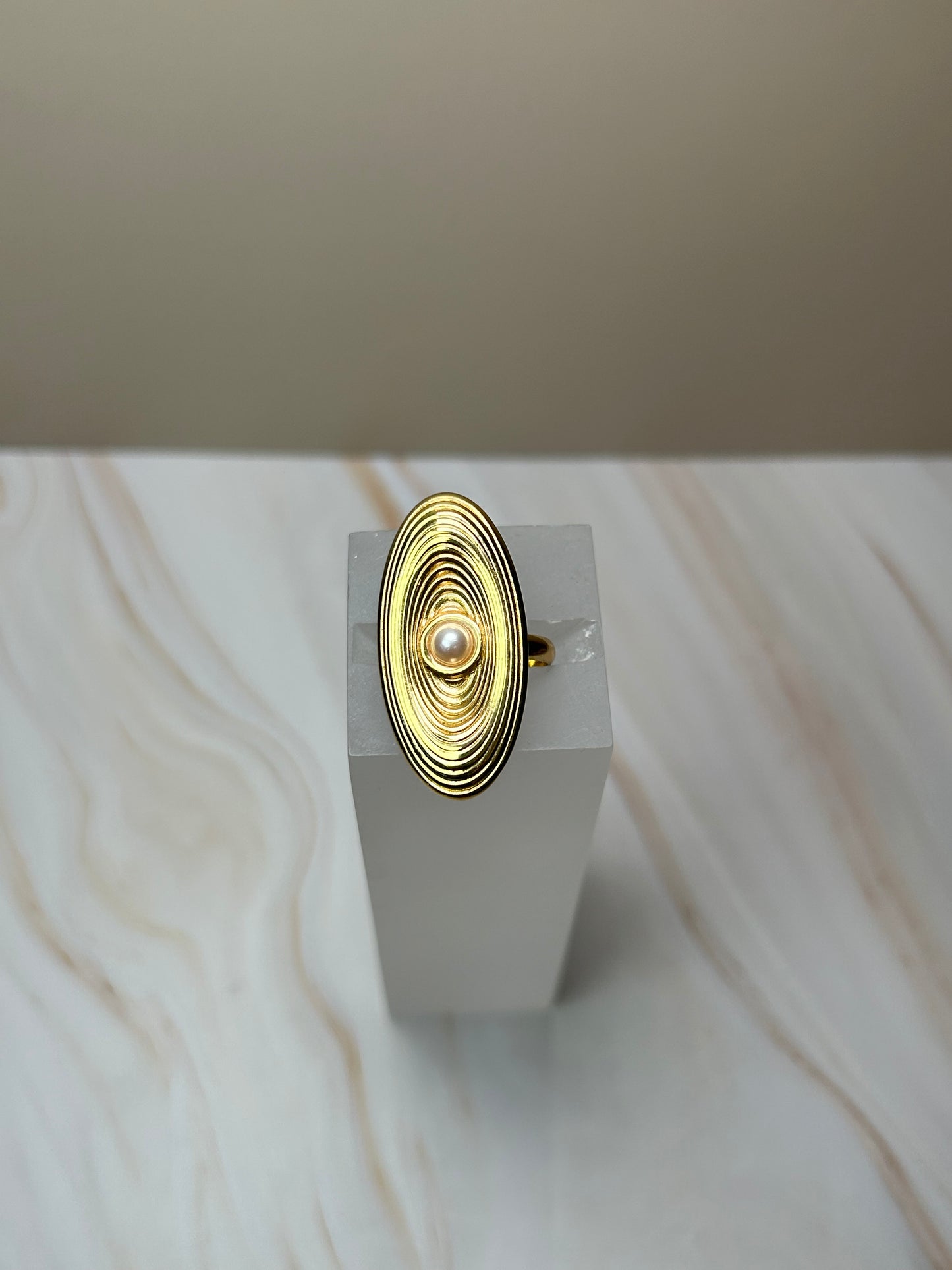 Anillo perla ovalada