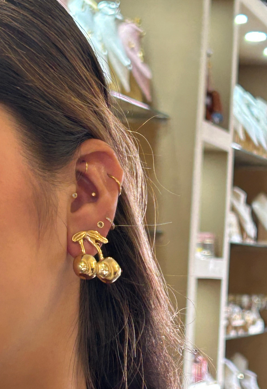 Aretes cereza chunky dorado