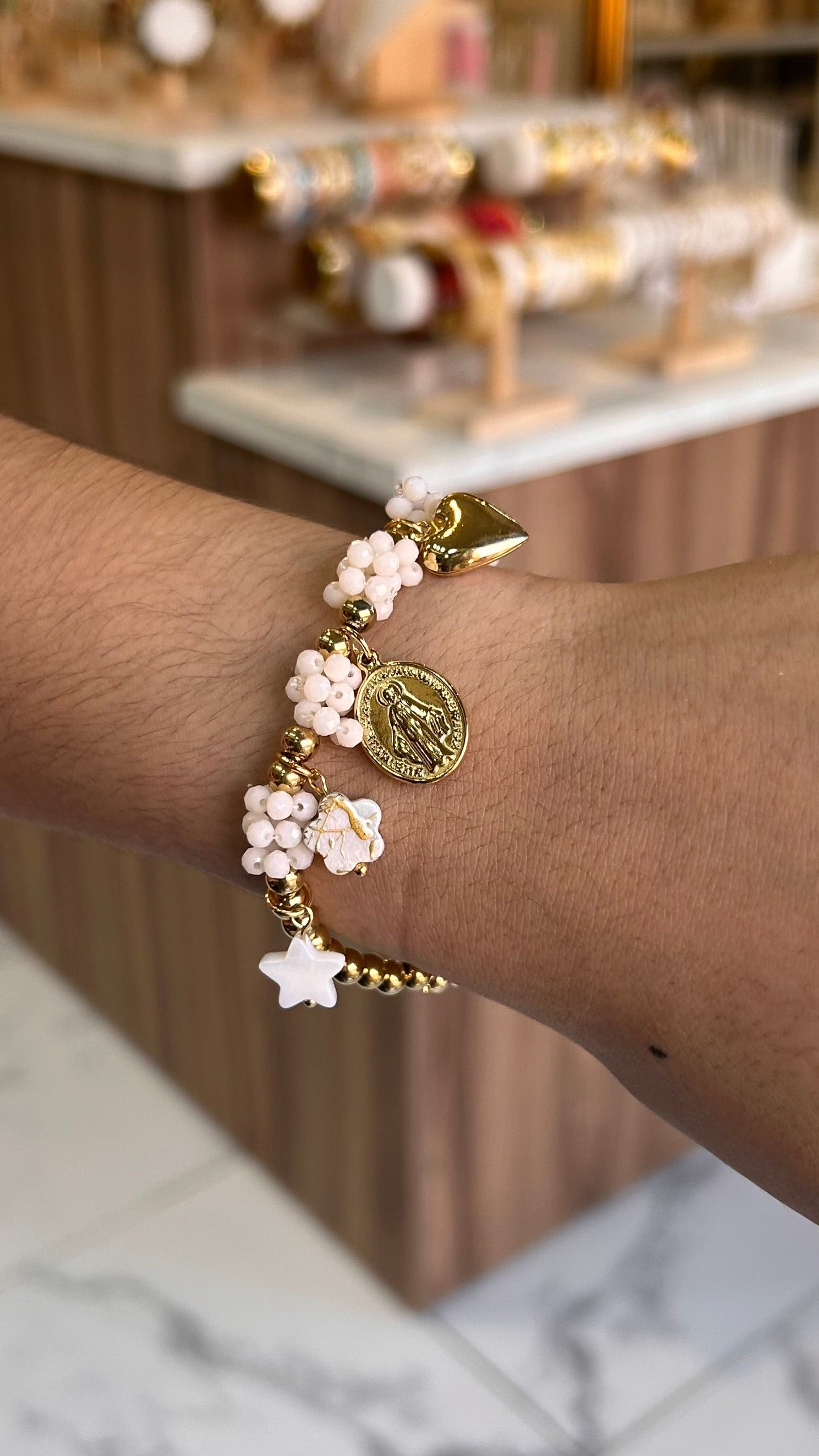 pulsera charm de rosita dorado