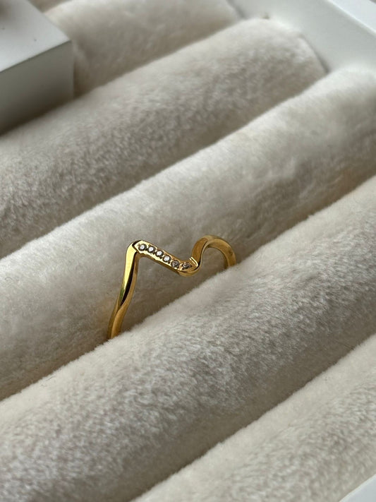 Anillo ondas dorado brillito