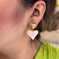 Aretes corazón acrílico rosa