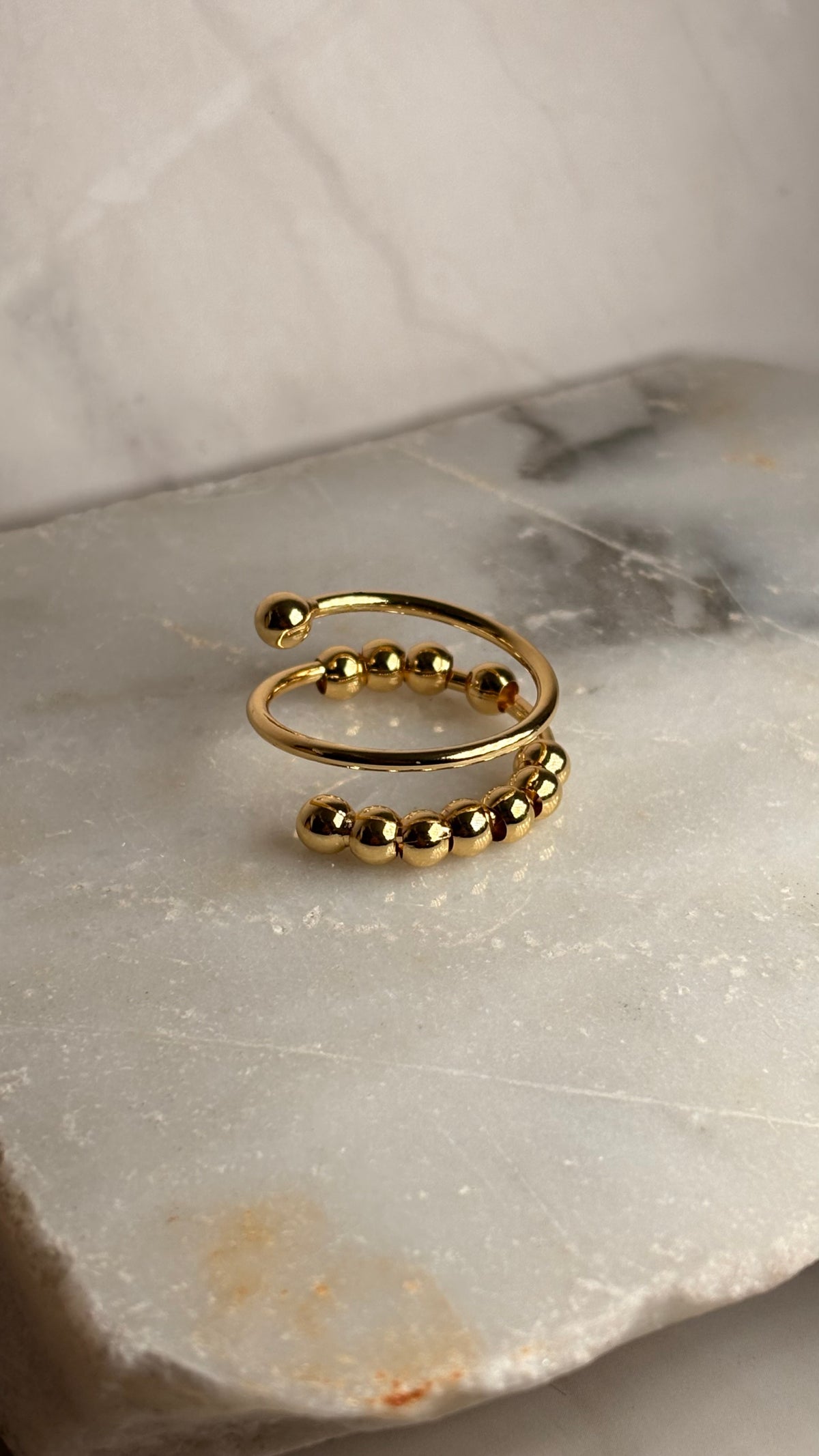 Anillo onda balines dorado