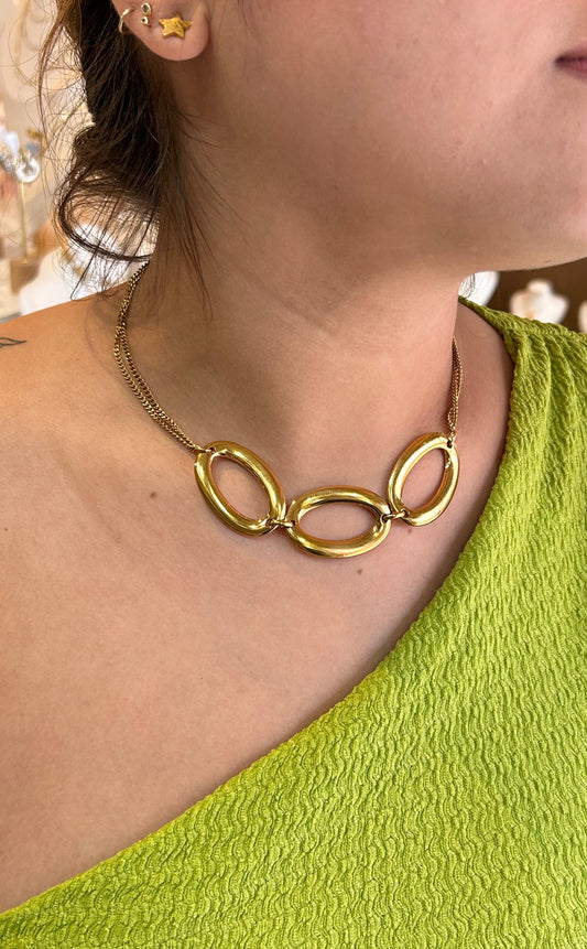Collar ovalado dorado chunky