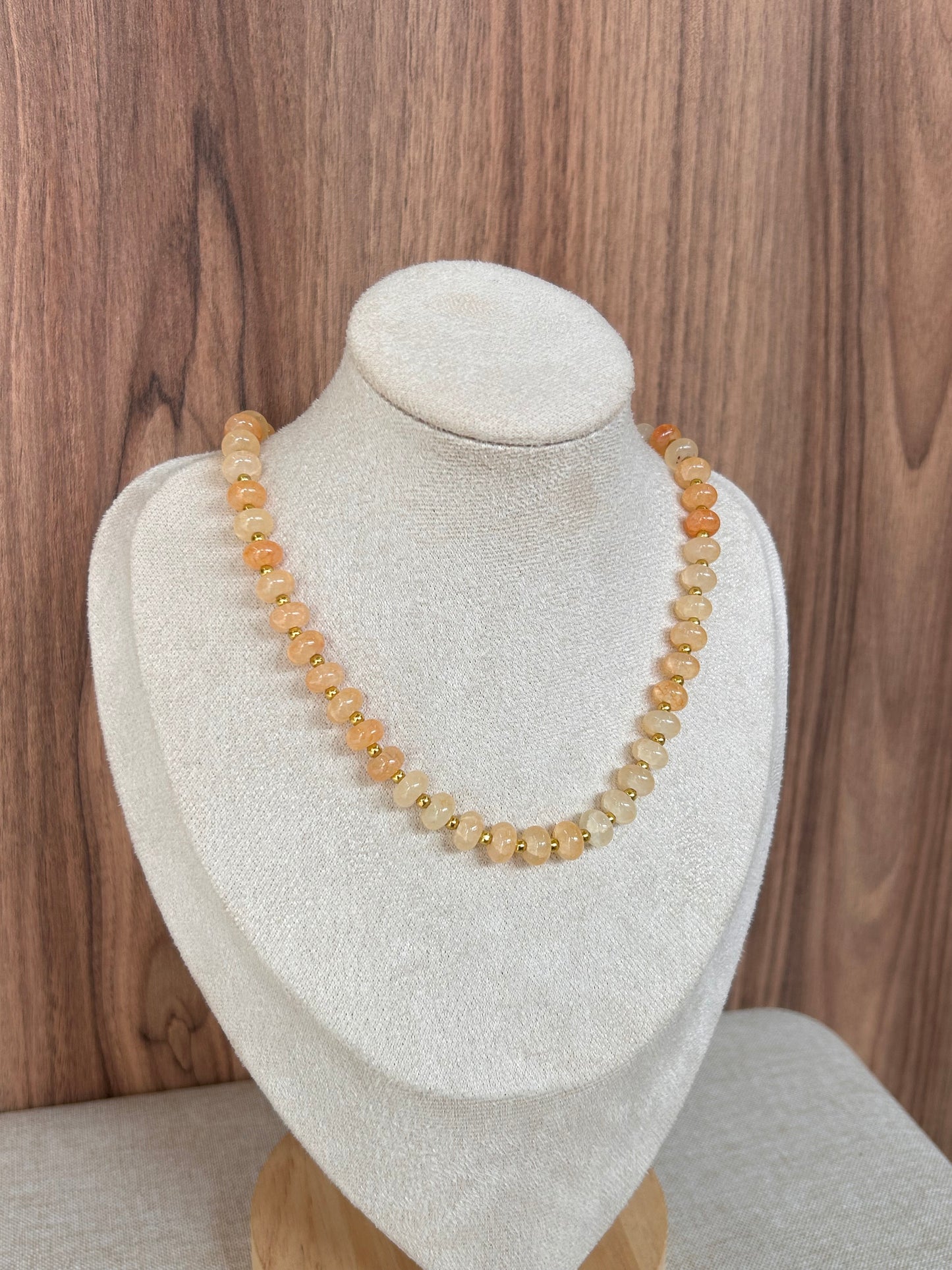 Collar naranja piedras