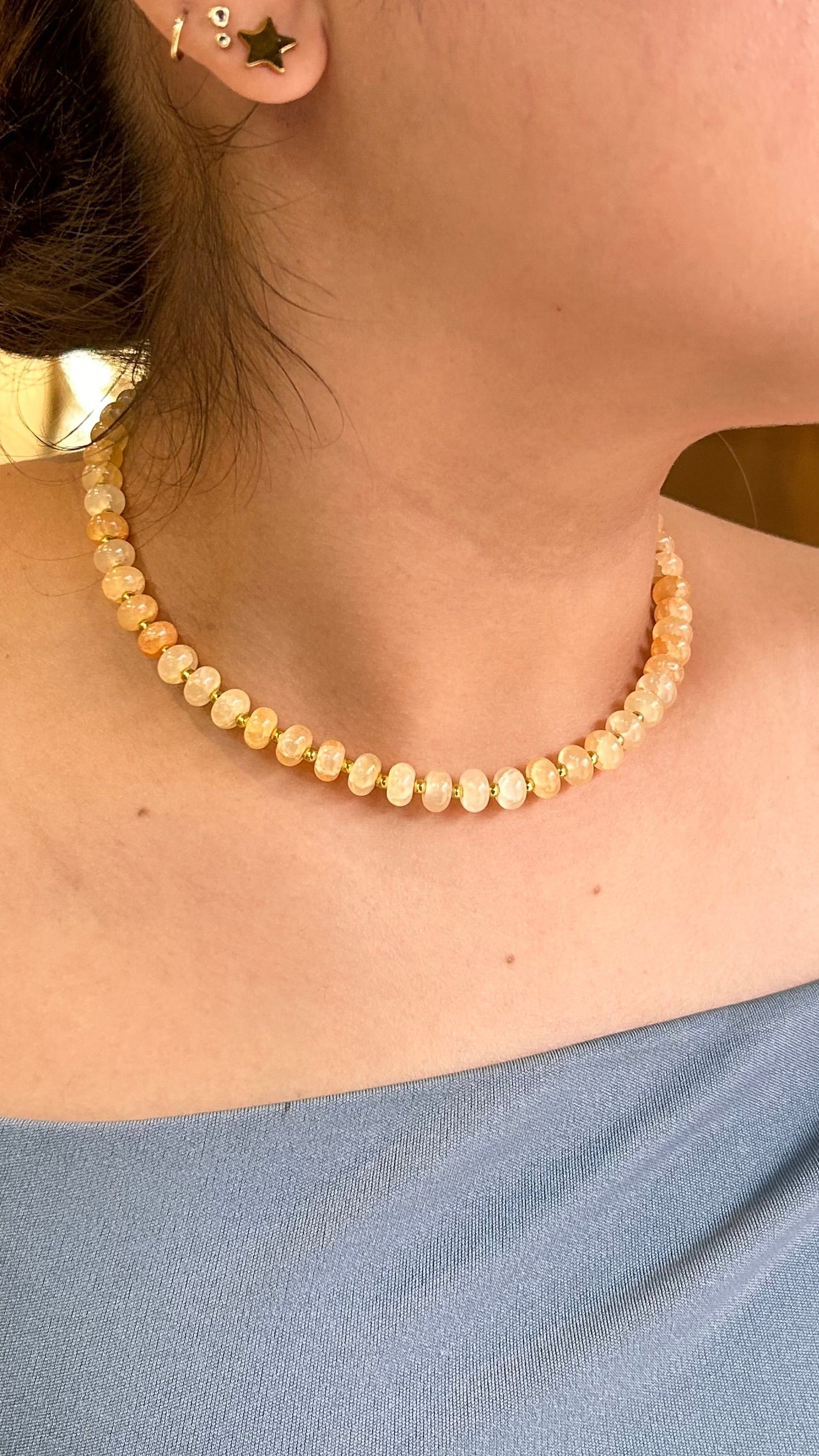 Collar naranja piedras