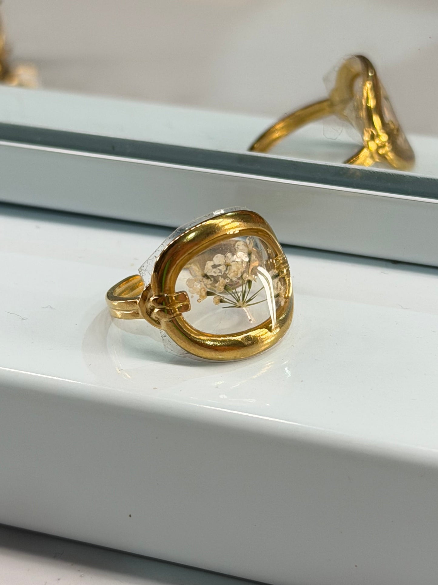 anillo flor natural beige