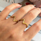 Anillo ondas dorado brillito