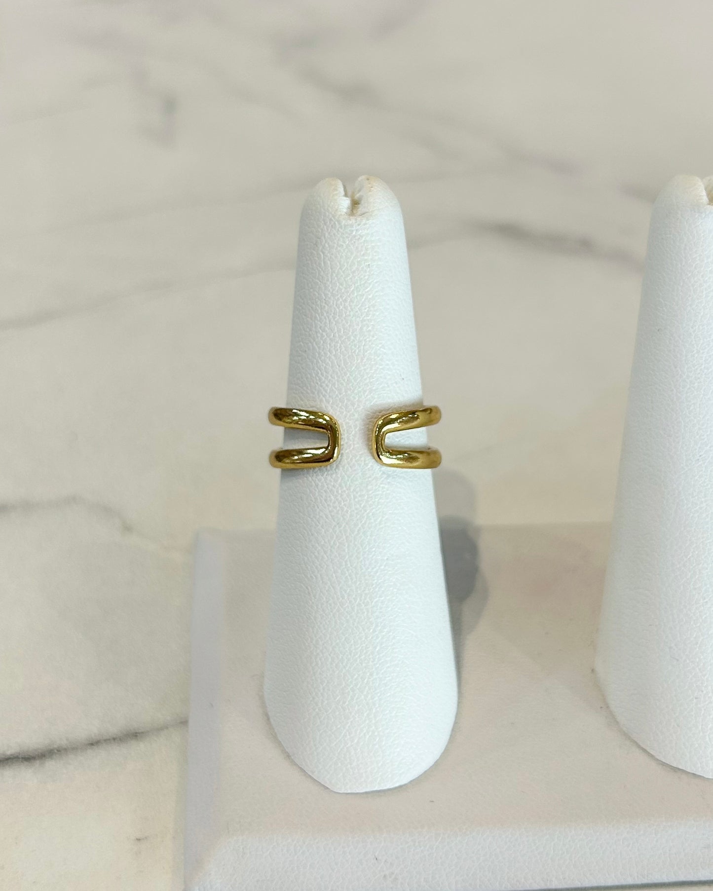 Anillo de corazón entrelazado