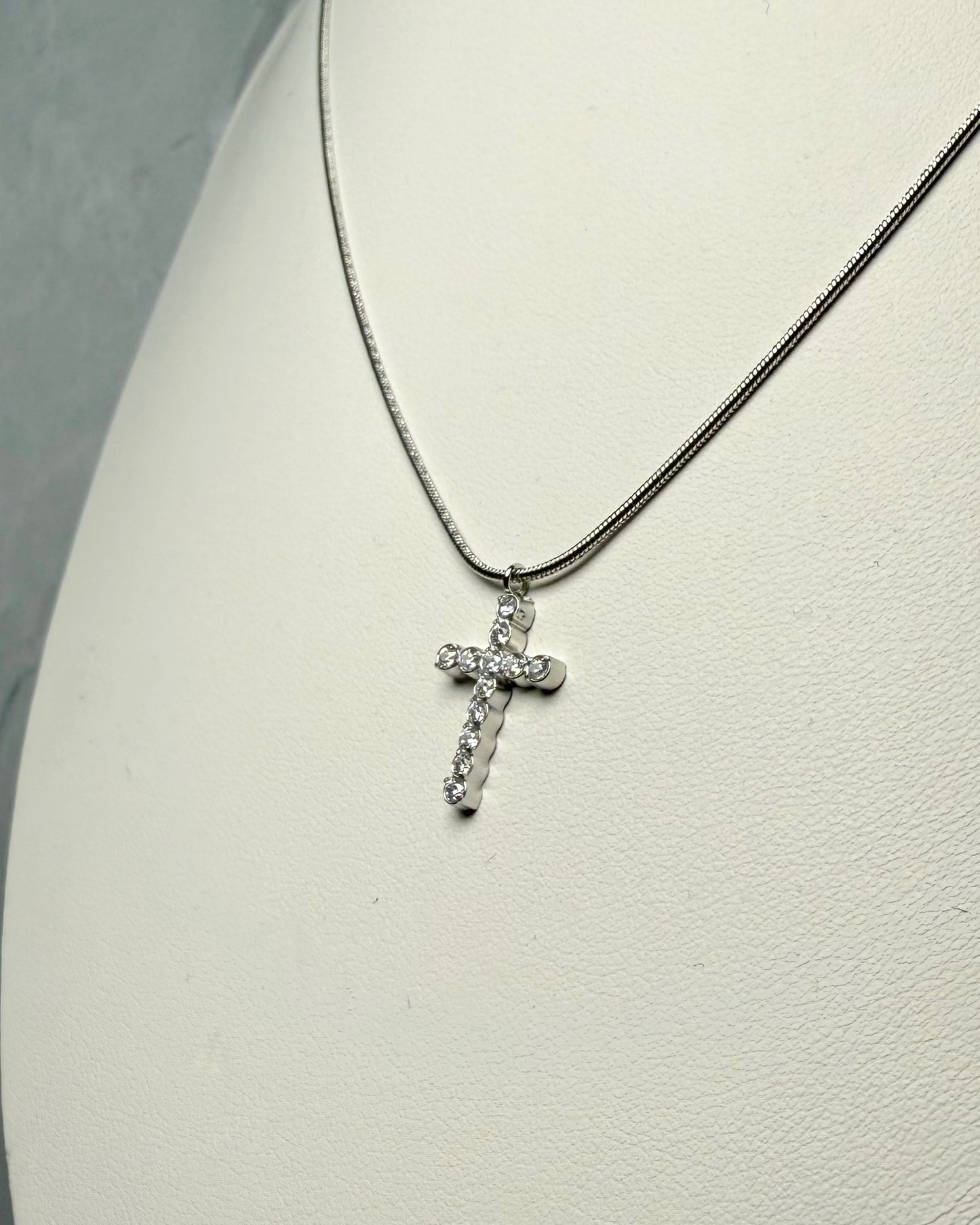 Collar Cruz Diamond Plata