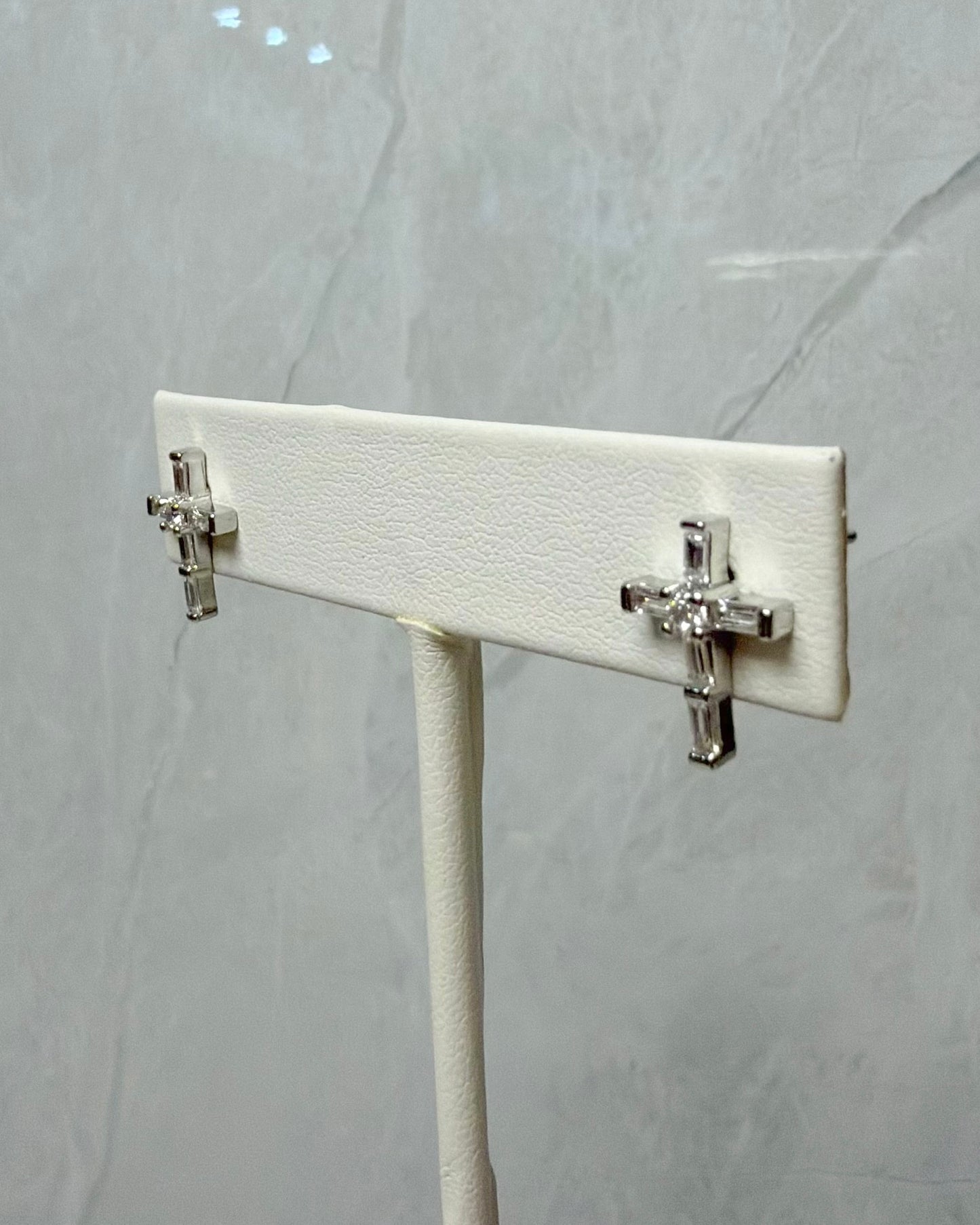 Aretes Crystal cross