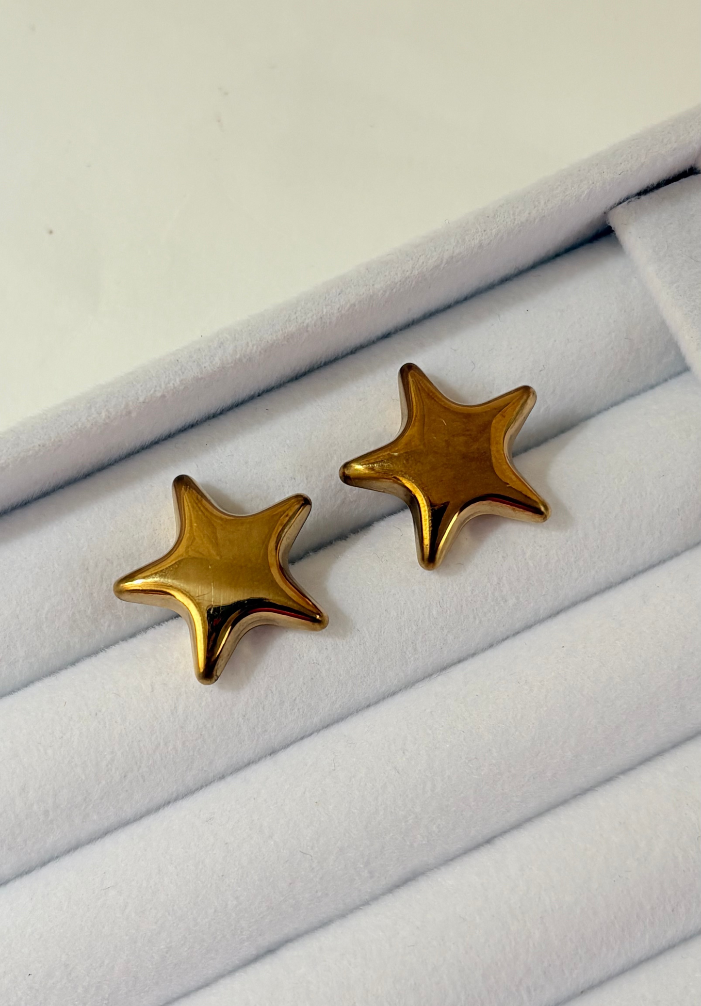 Aretes Estrella Globo Dorado